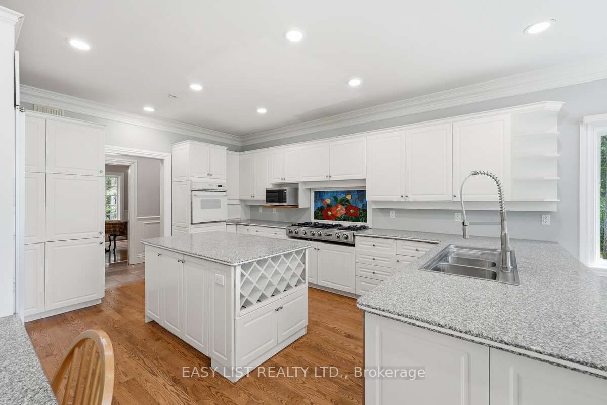 28 Marchbrook Circle Property Photo 16