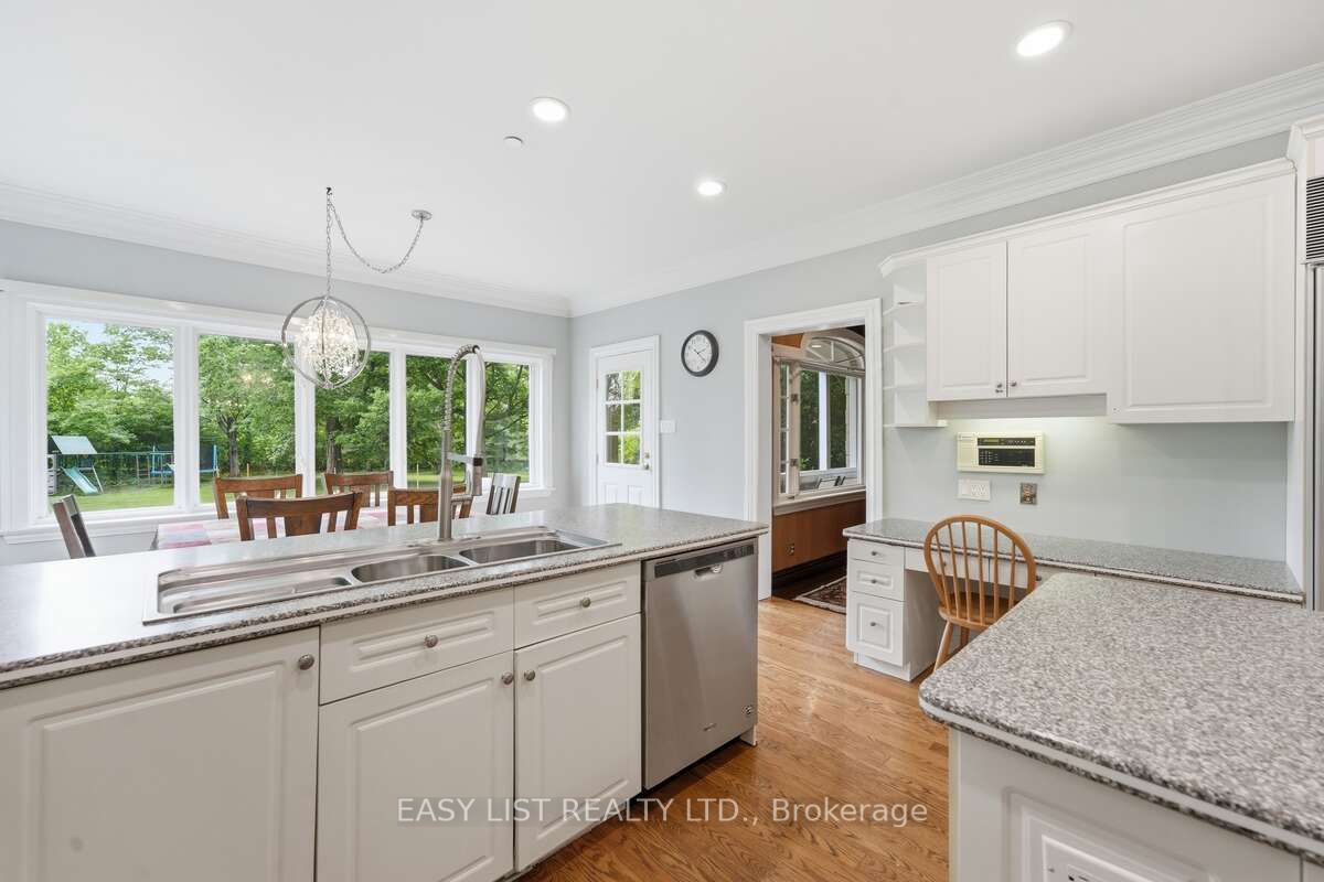 28 Marchbrook Circle Property Photo 17