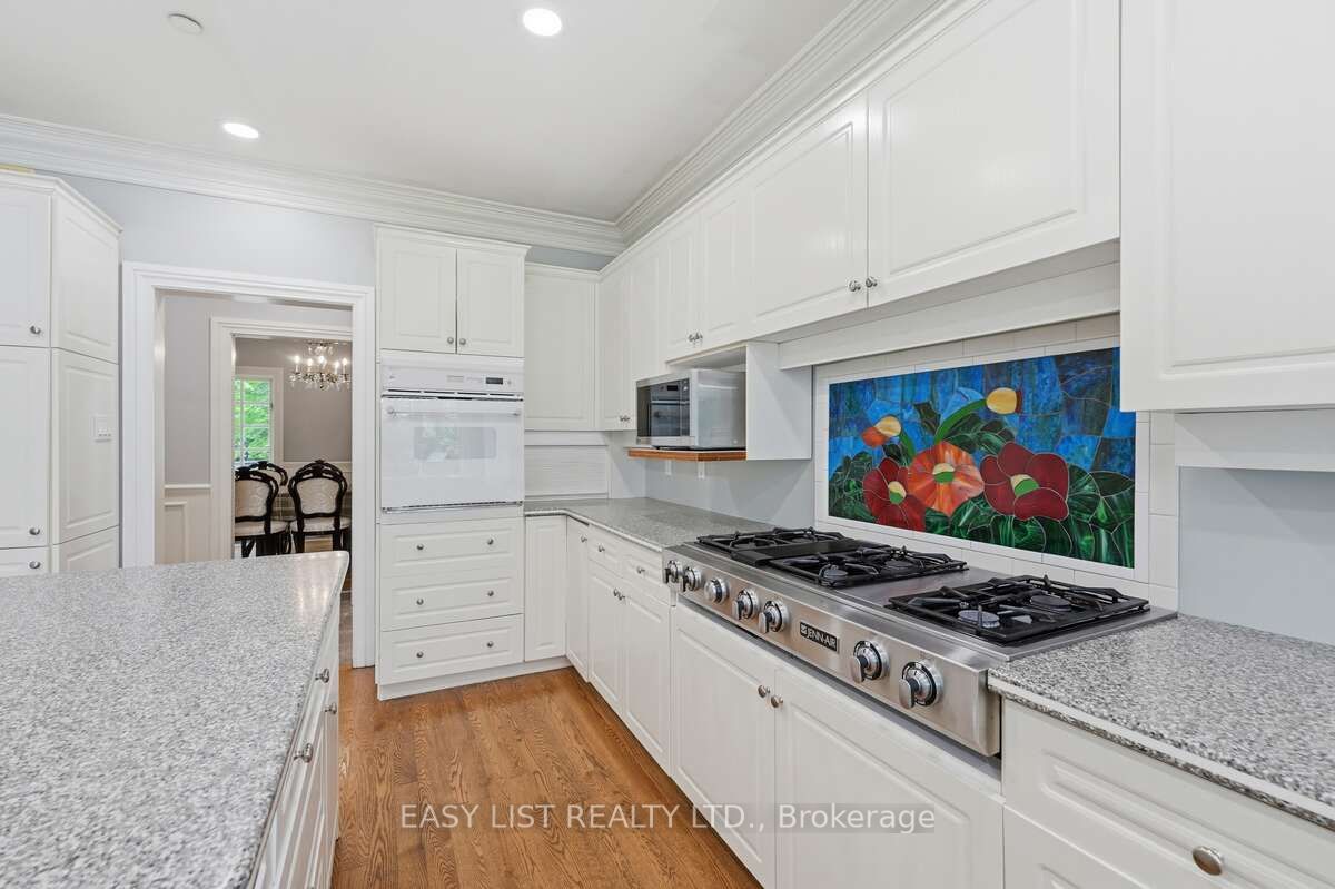 28 Marchbrook Circle Property Photo 18