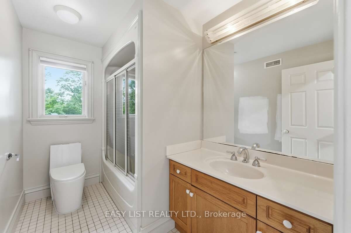 28 Marchbrook Circle Property Photo 27