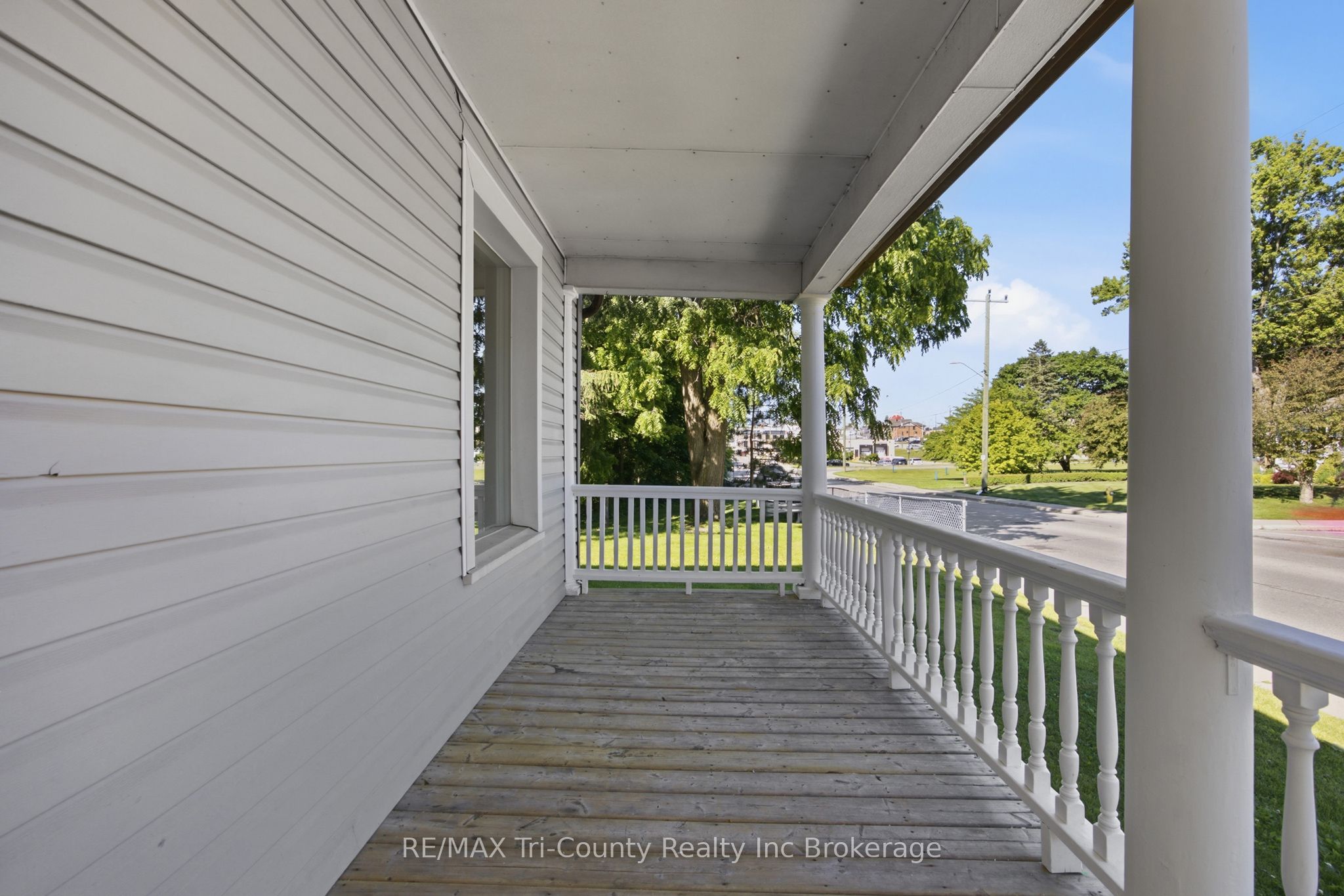 61 Brock Street E Property Photo 2