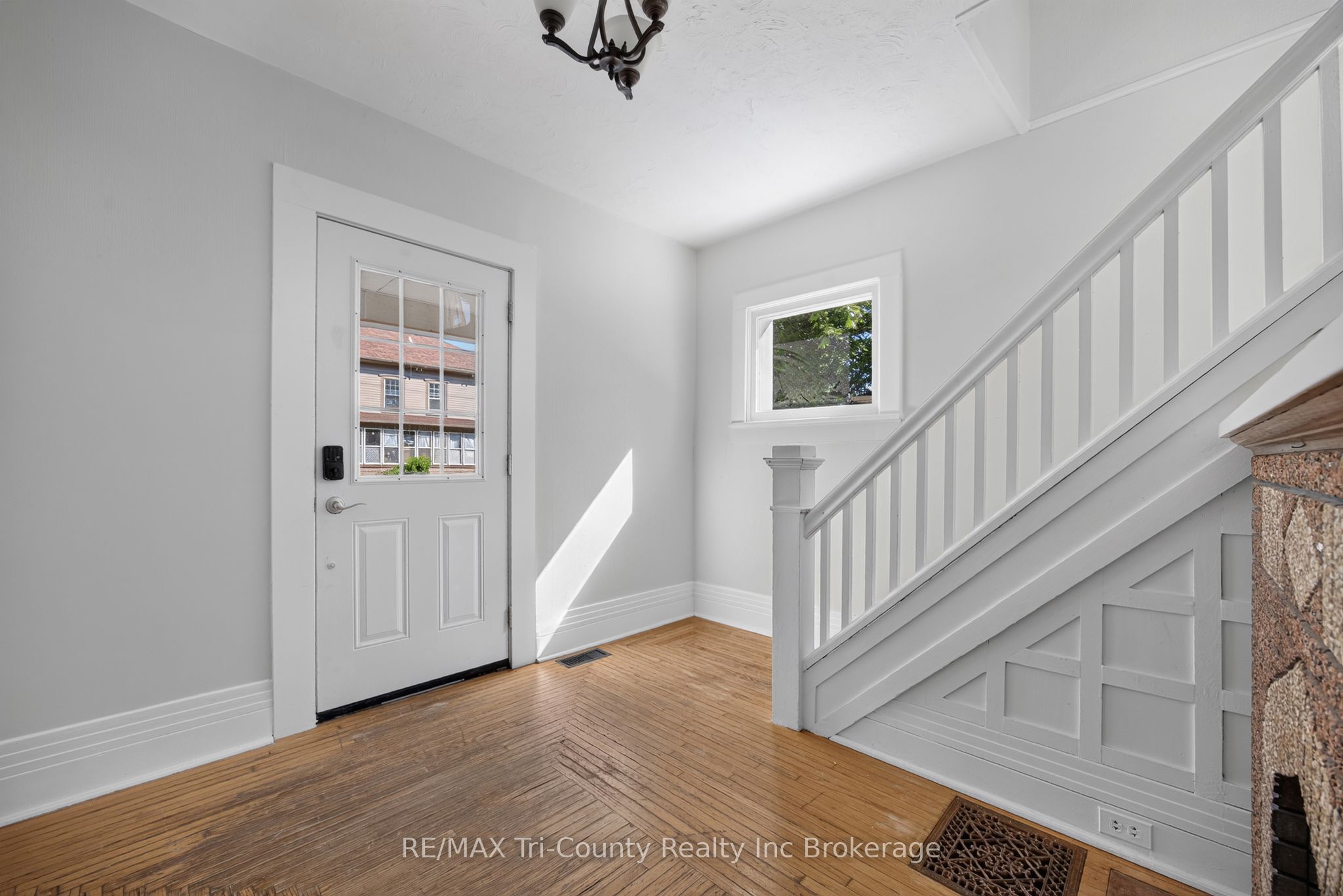 61 Brock Street E Property Photo 4