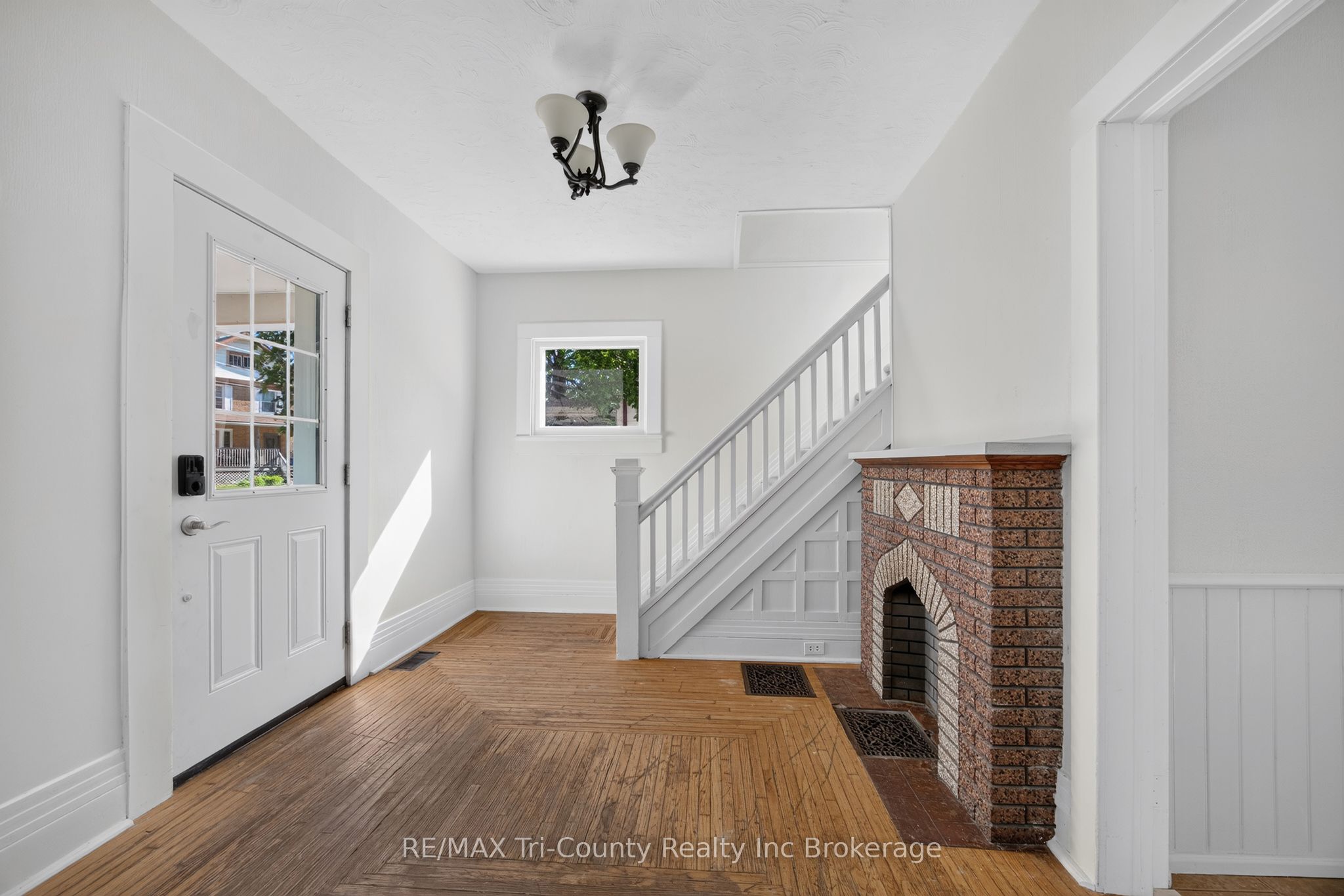 61 Brock Street E Property Photo 6