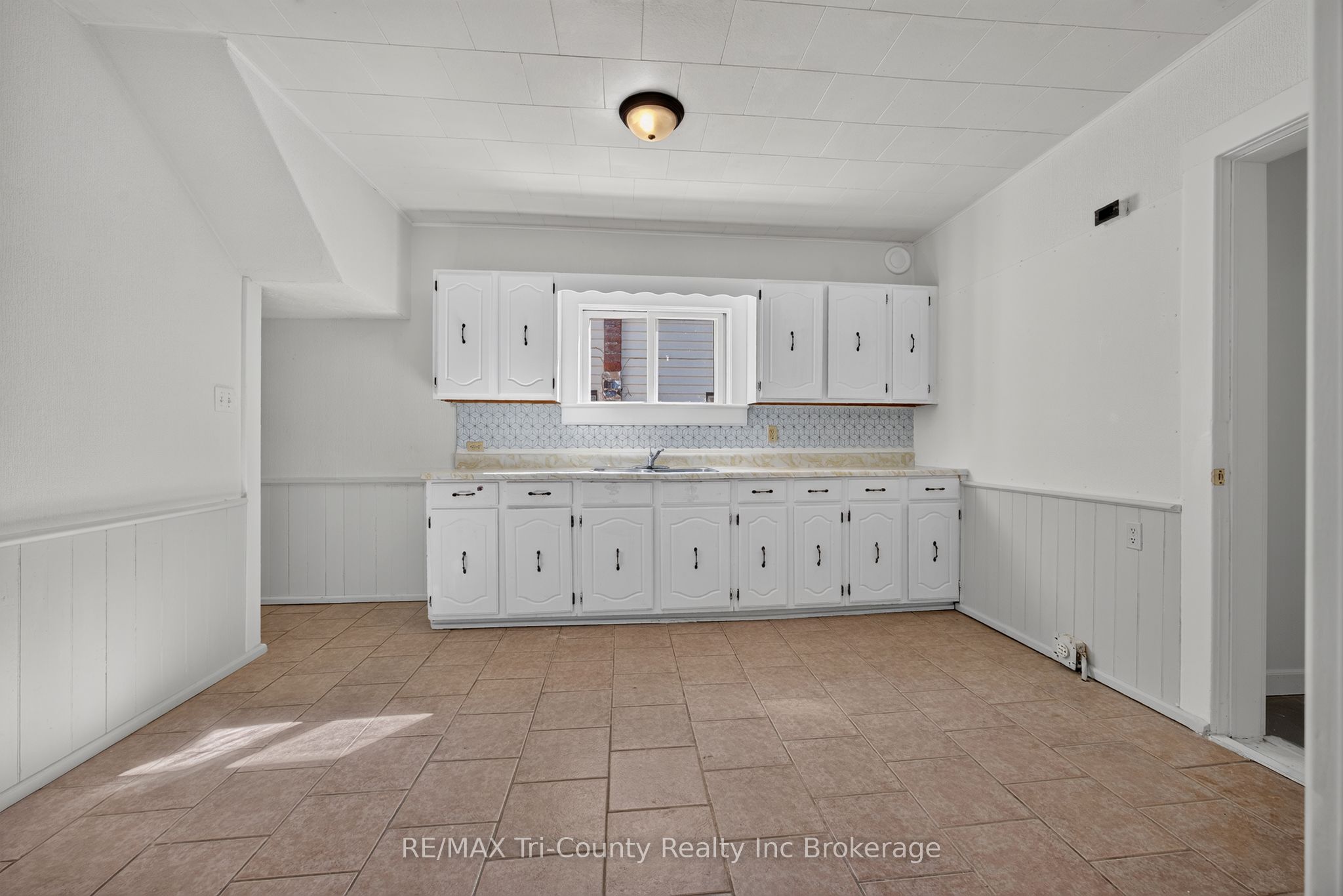 61 Brock Street E Property Photo 11