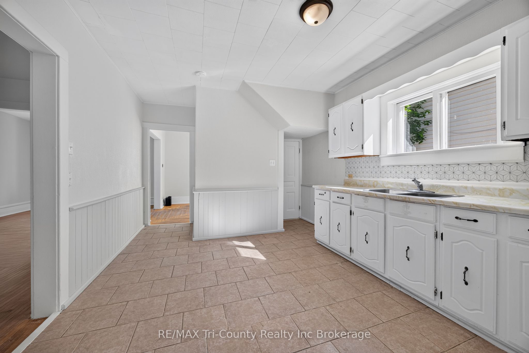 61 Brock Street E Property Photo 12