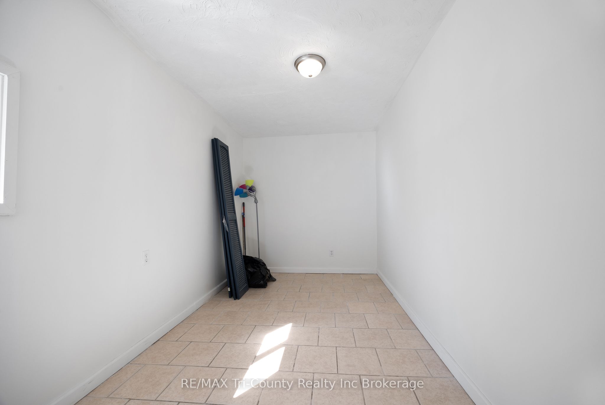 61 Brock Street E Property Photo 14