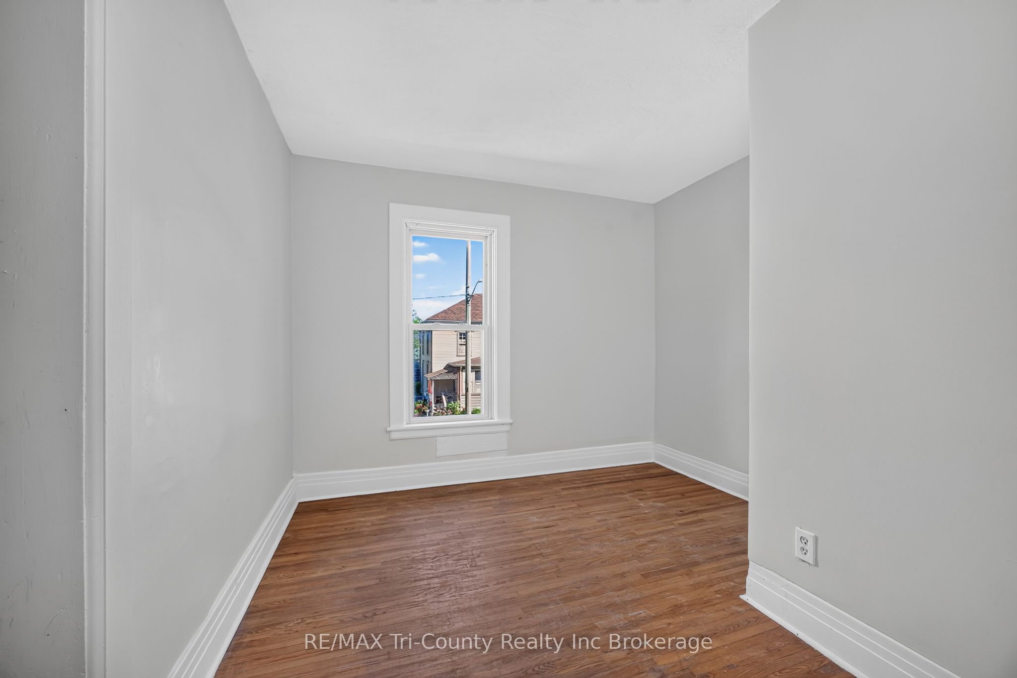 61 Brock Street E Property Photo 17