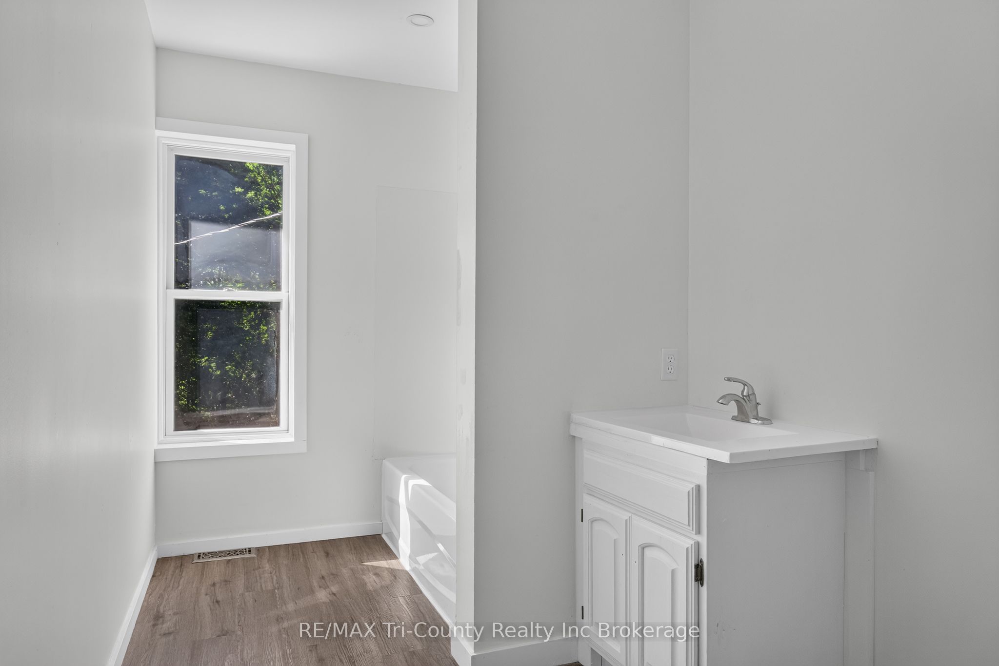 61 Brock Street E Property Photo 20