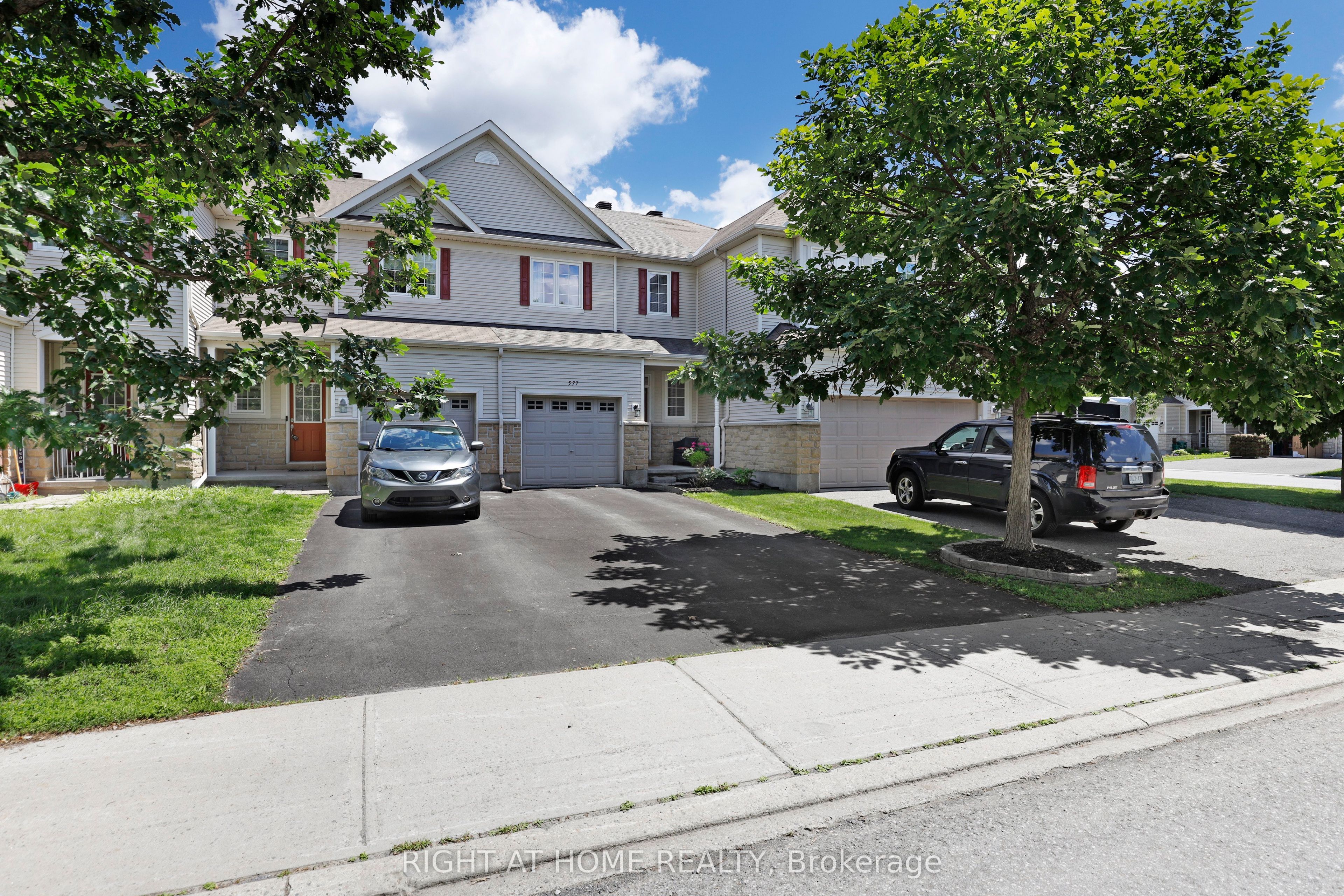 577 Ashbourne Crescent Property Photo 1
