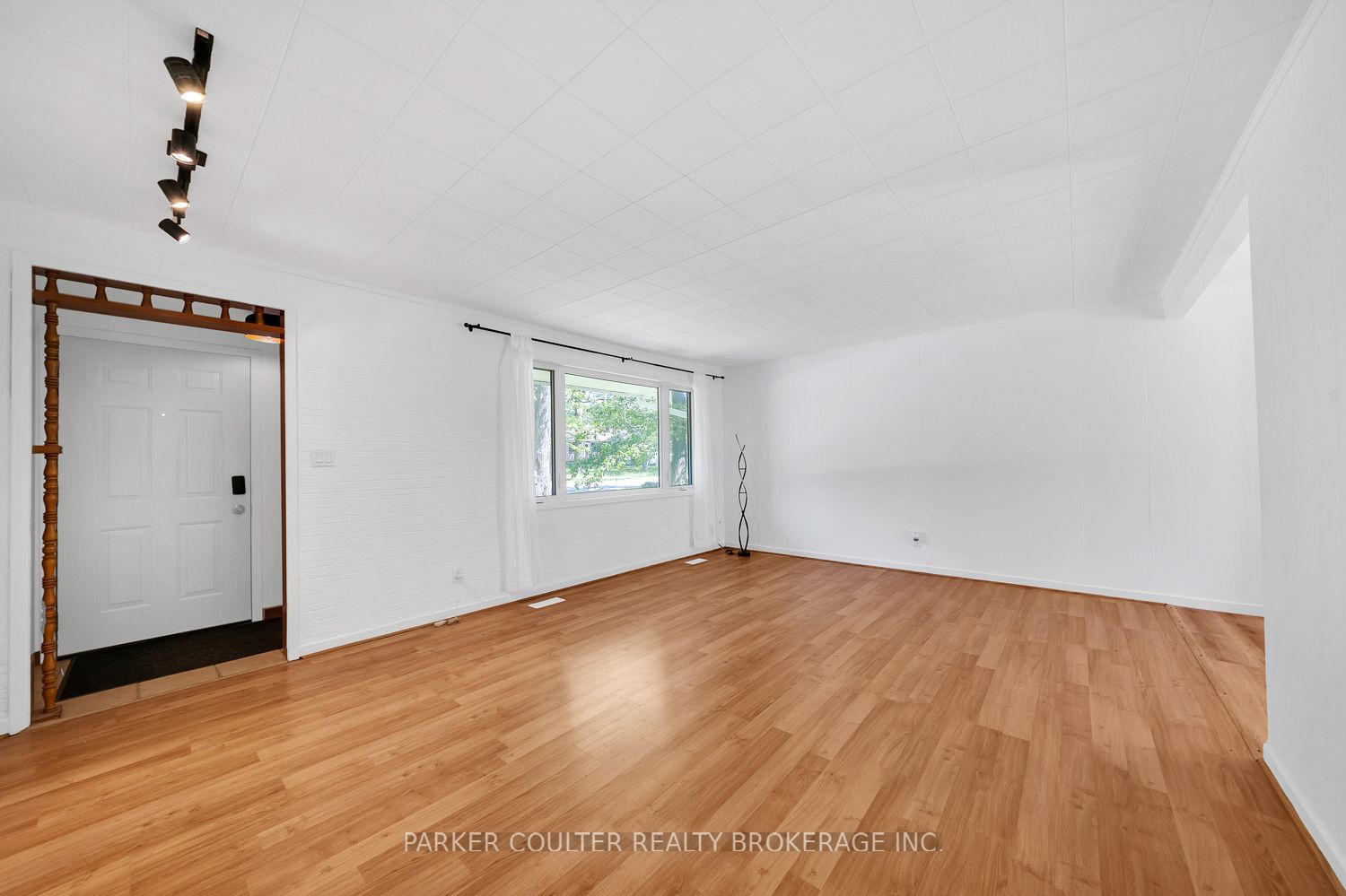 85 Evans Avenue W Property Photo 8