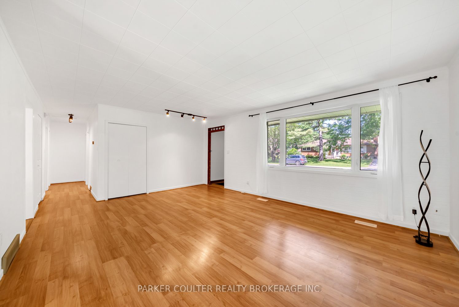 85 Evans Avenue W Property Photo 9