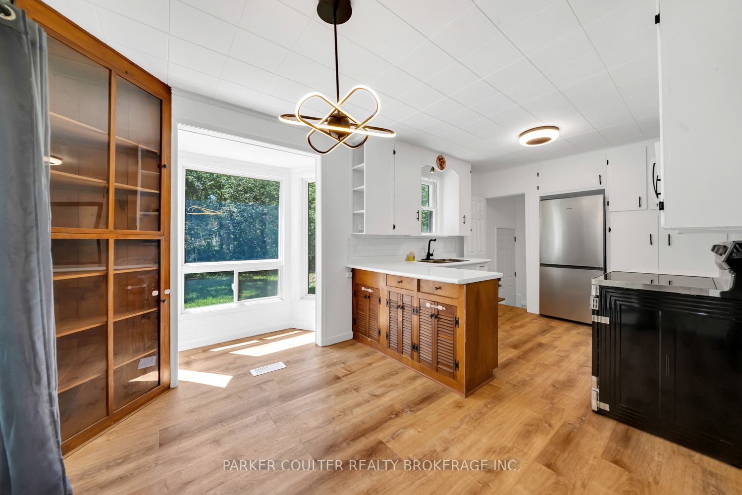 85 Evans Avenue W Property Photo 11