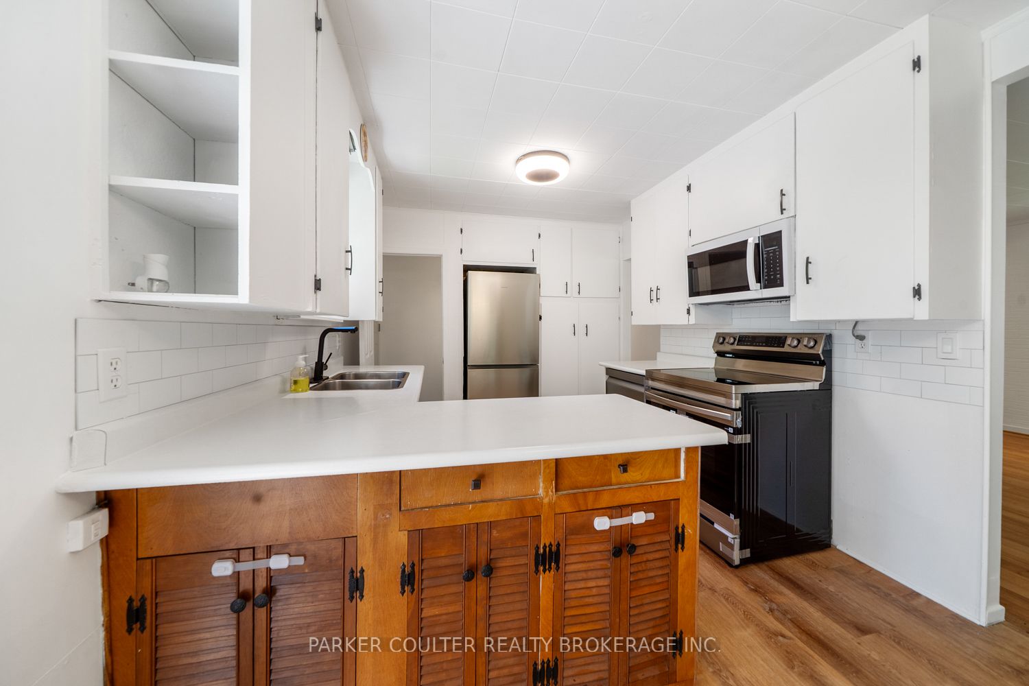 85 Evans Avenue W Property Photo 15