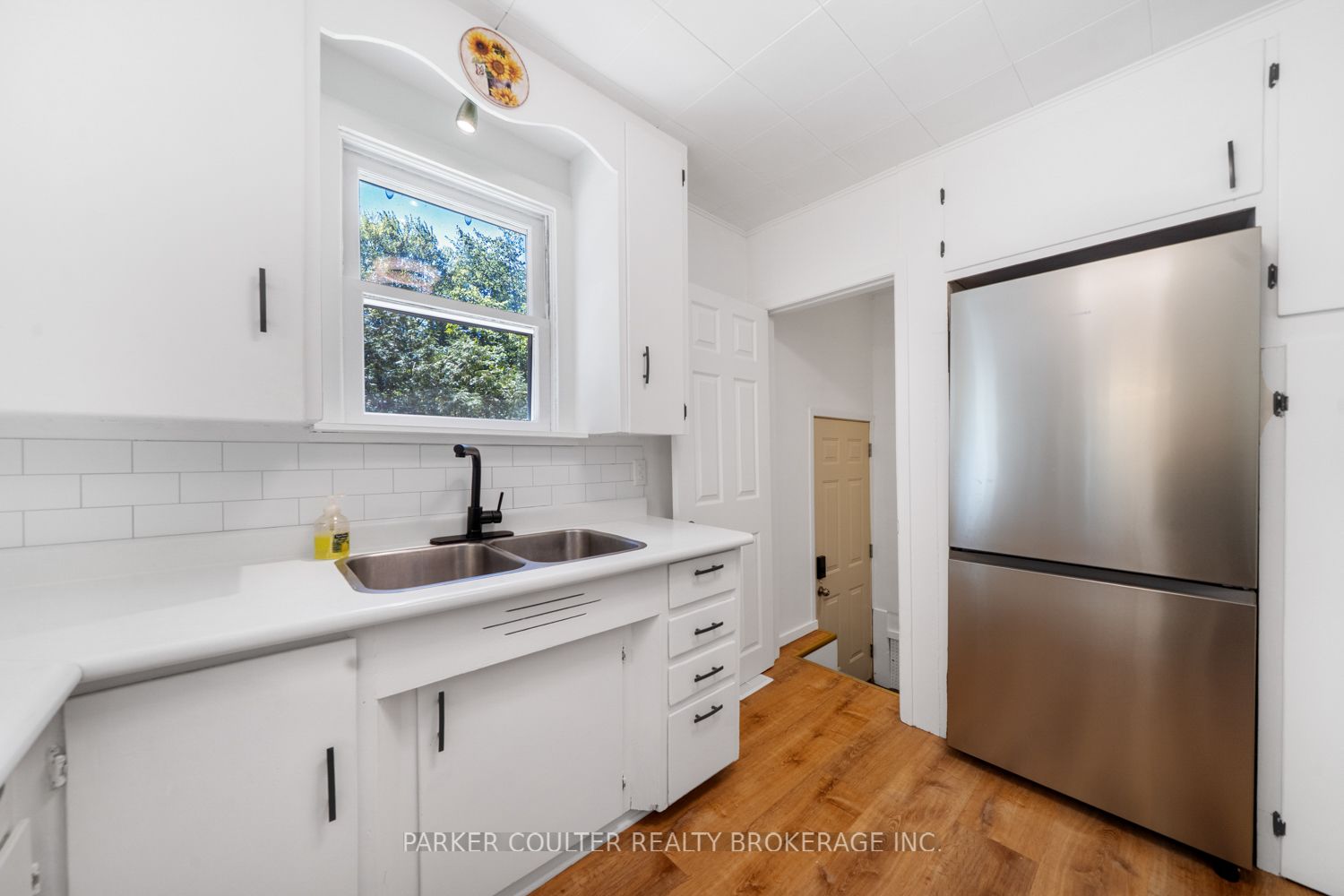 85 Evans Avenue W Property Photo 16