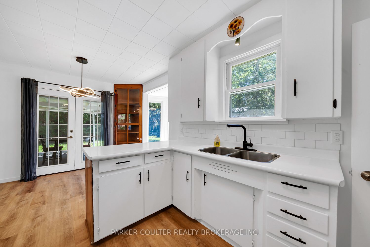 85 Evans Avenue W Property Photo 17