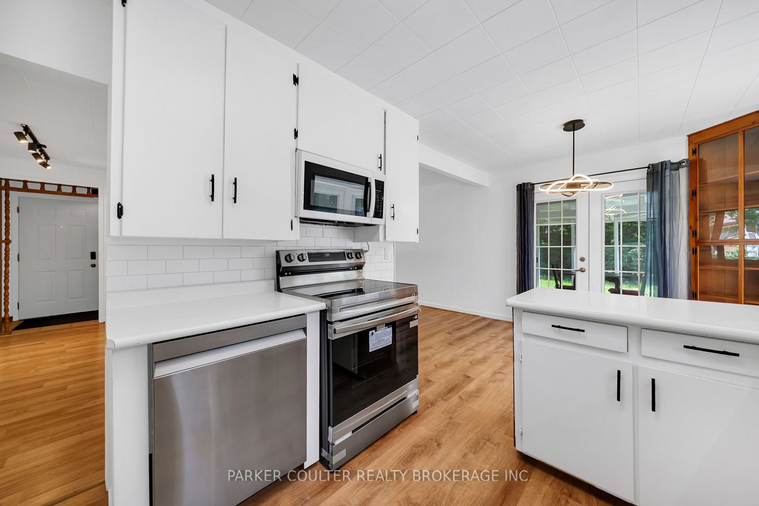 85 Evans Avenue W Property Photo 18