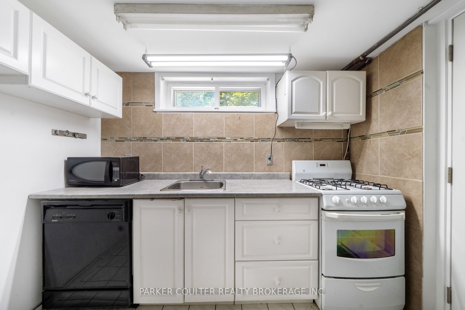 85 Evans Avenue W Property Photo 36