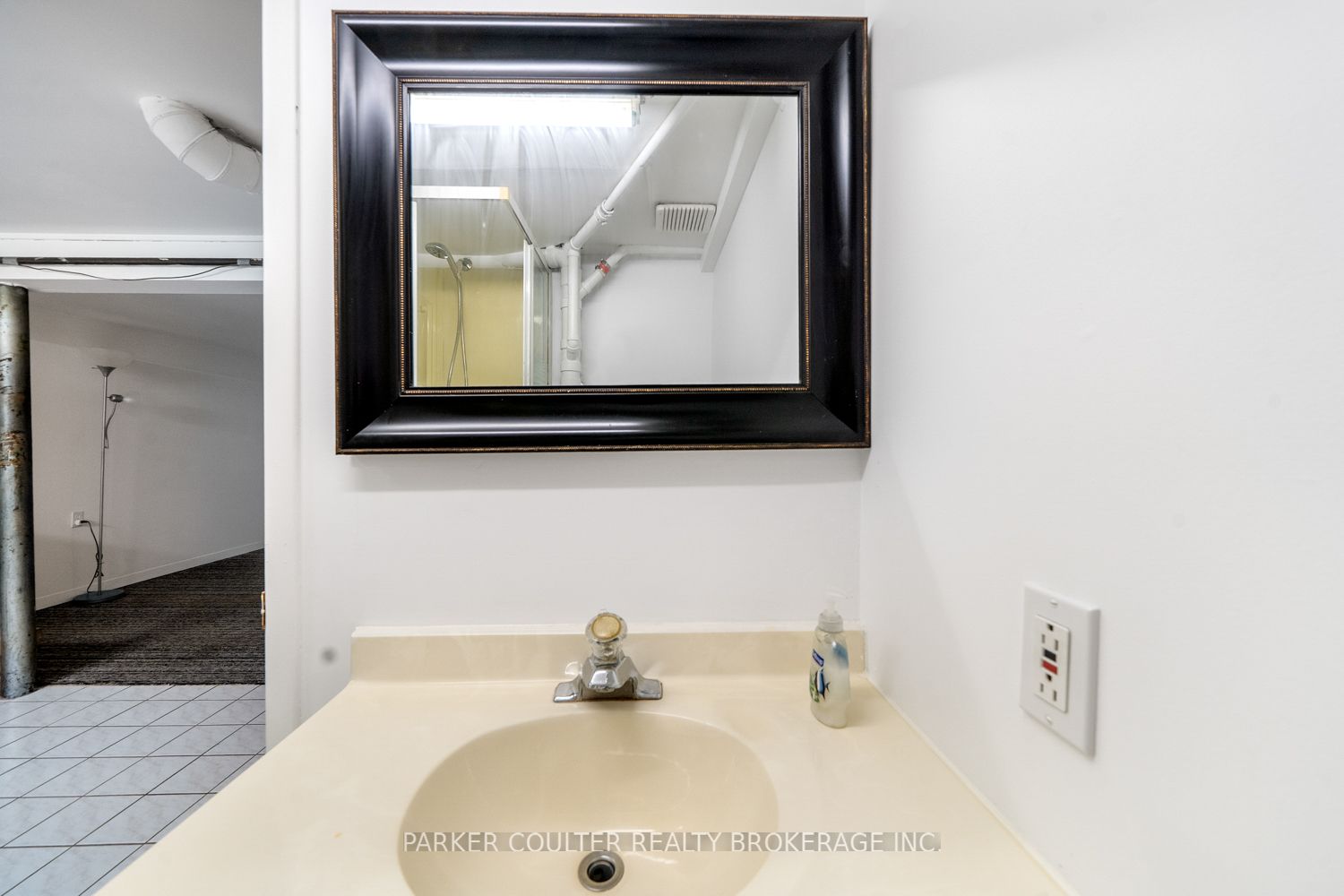85 Evans Avenue W Property Photo 38