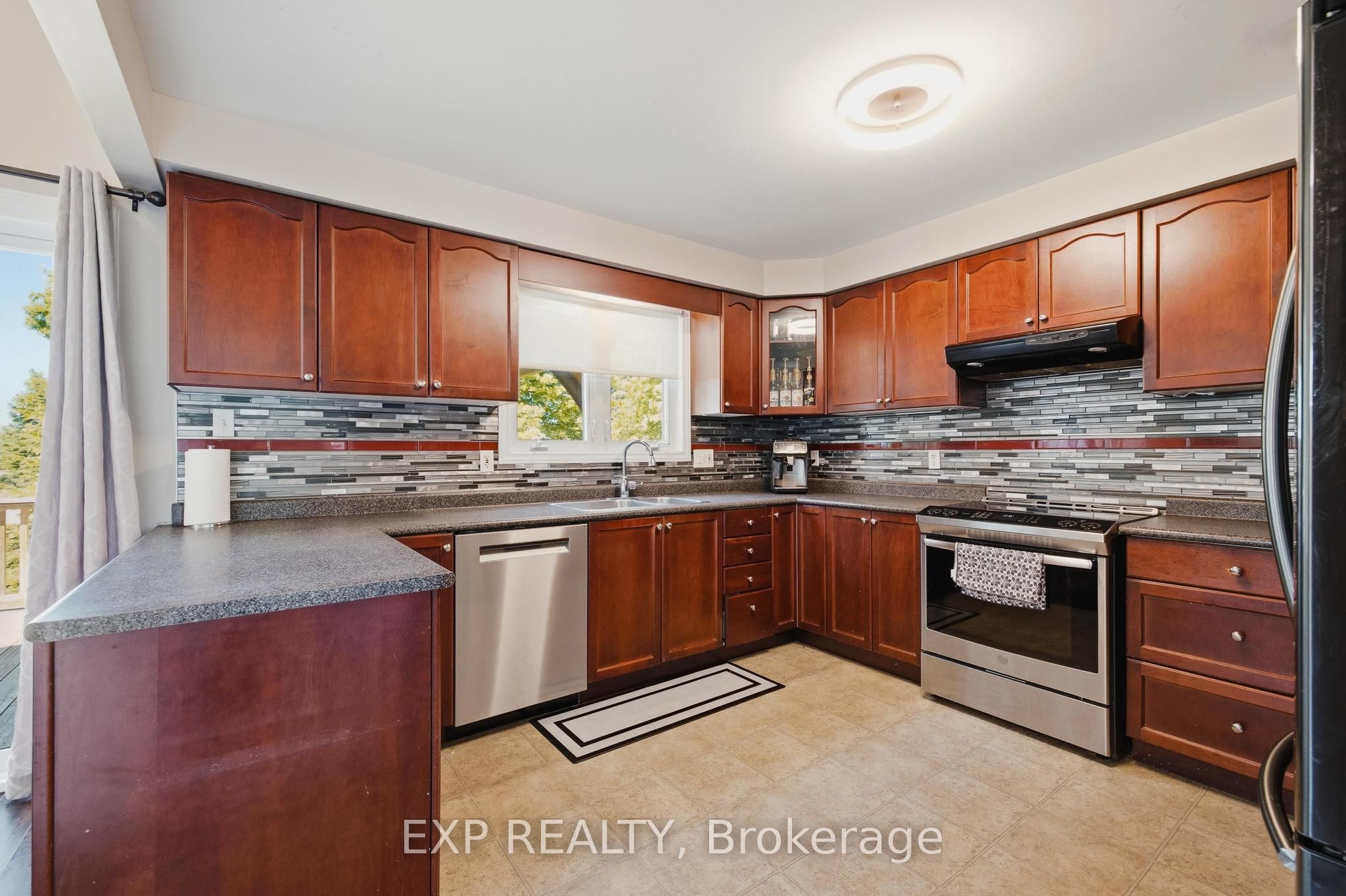 91 Andrews Drive Property Photo 6