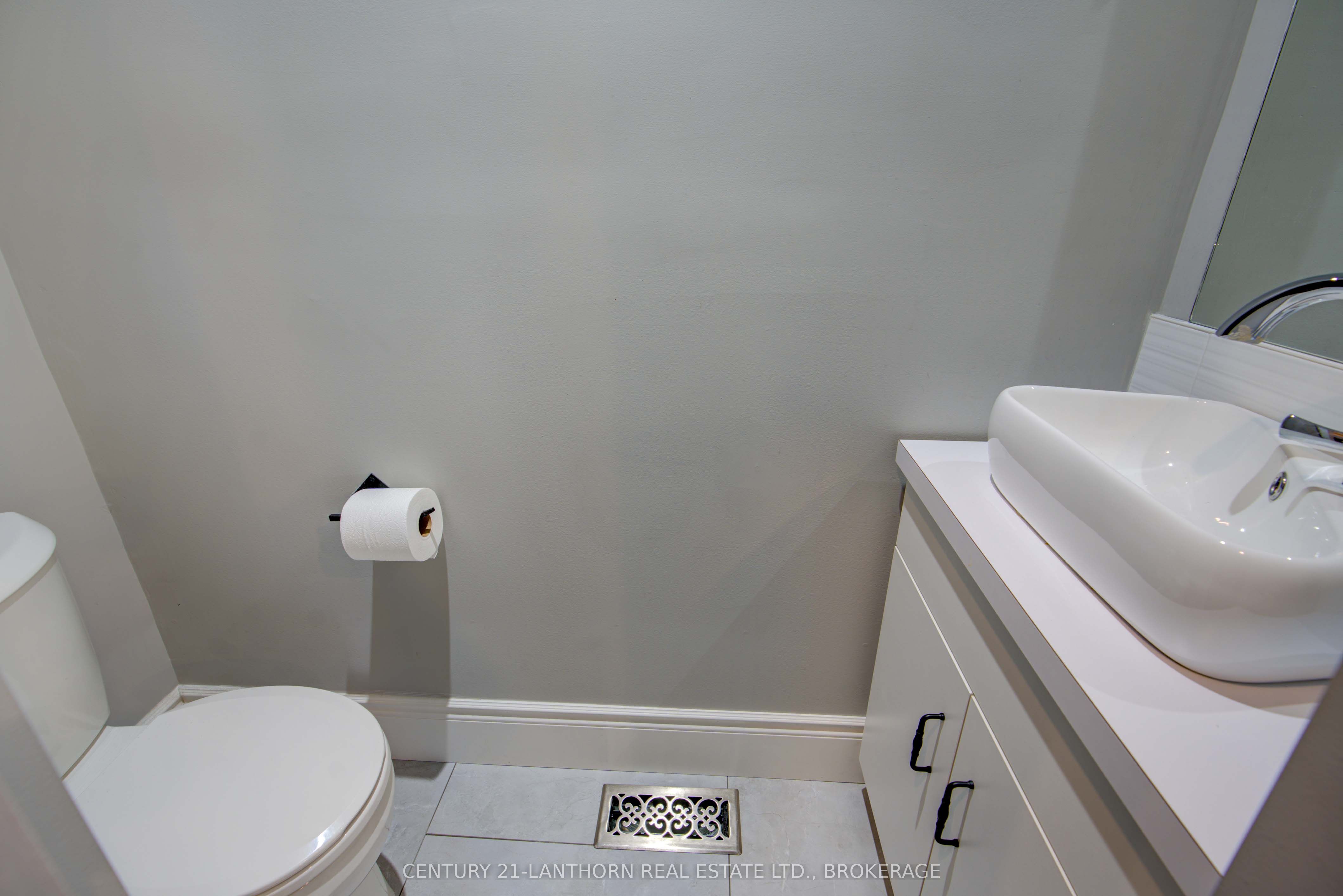 2 John Street Property Photo 39