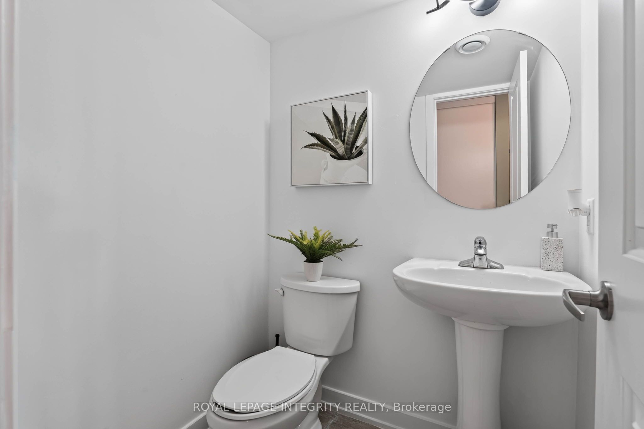 4528 Innes Road C Property Photo 11