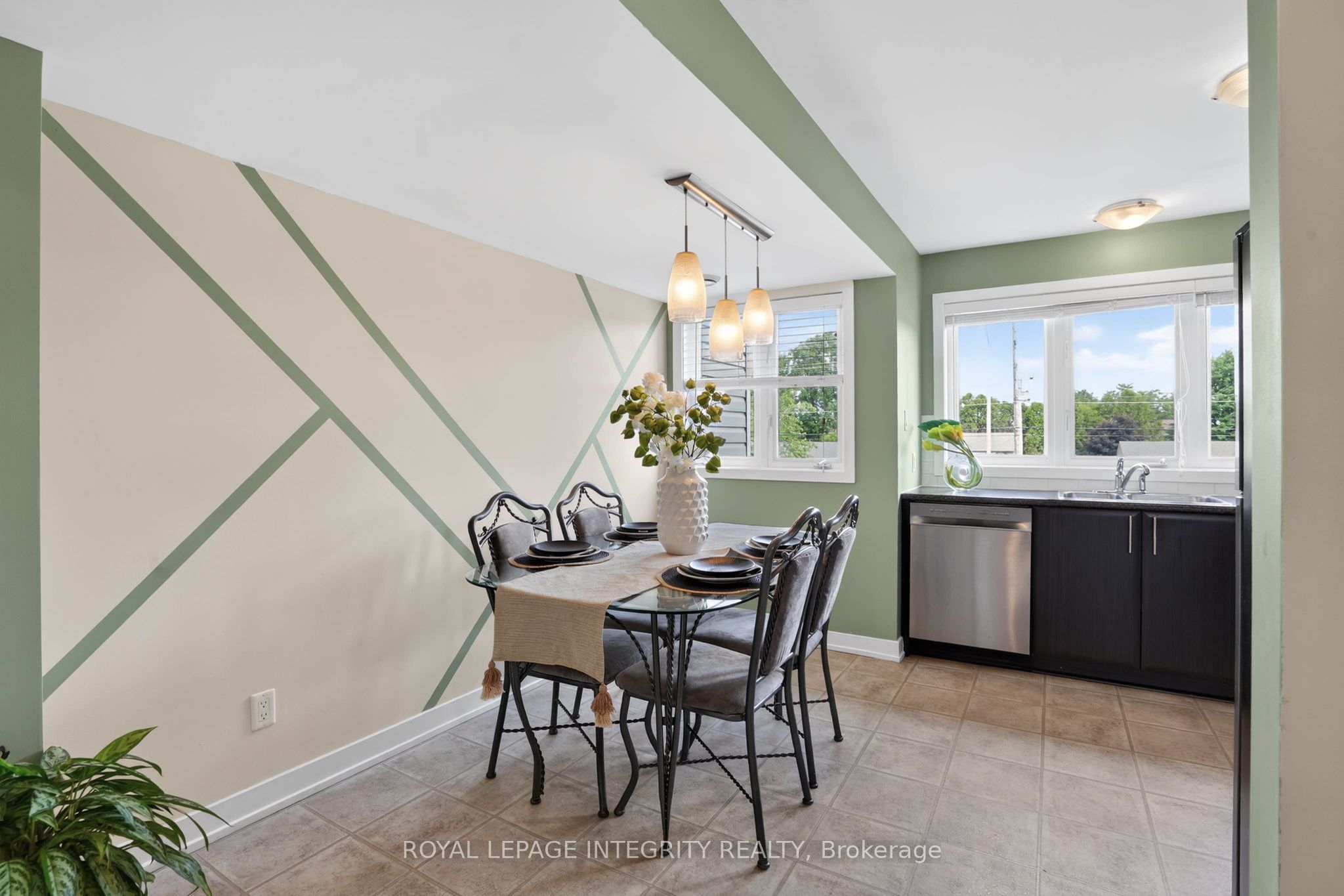 4528 Innes Road C Property Photo 12
