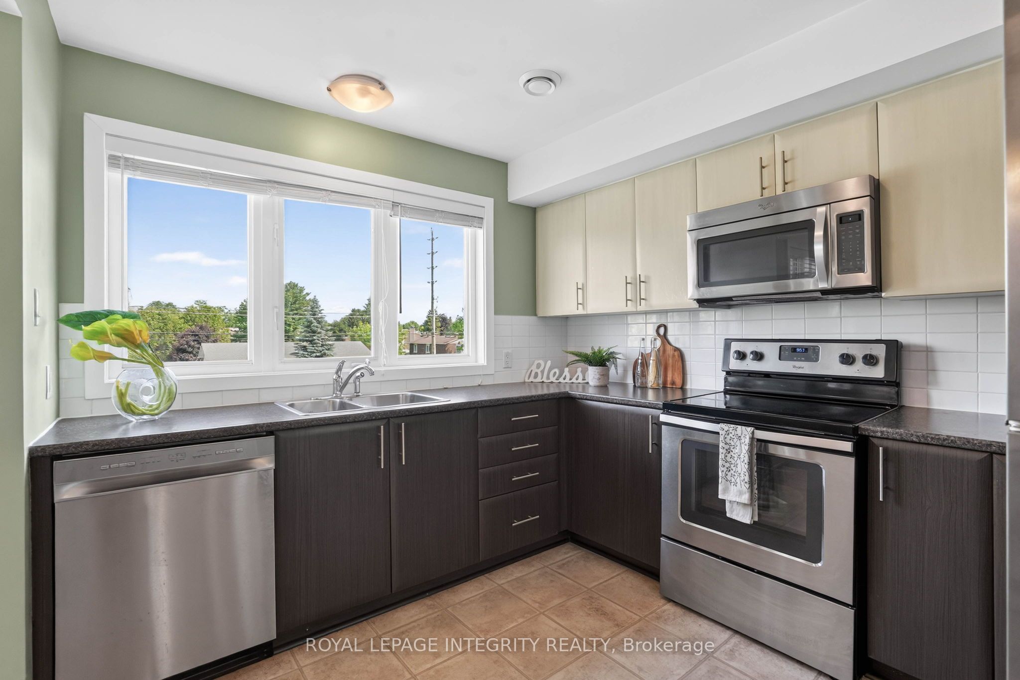 4528 Innes Road C Property Photo 16