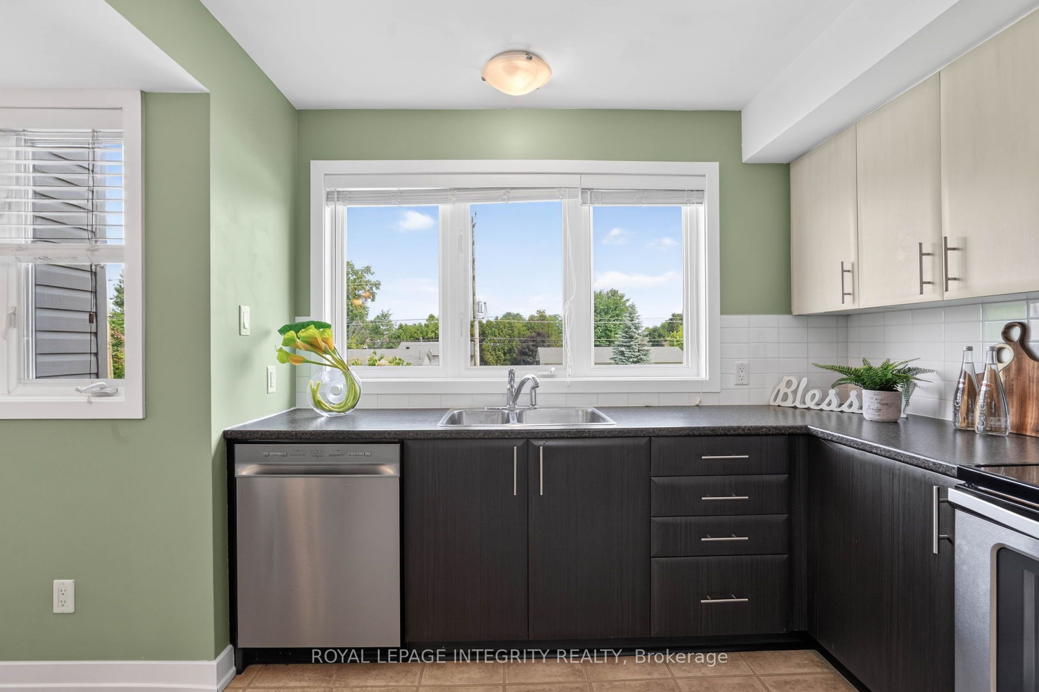 4528 Innes Road C Property Photo 17