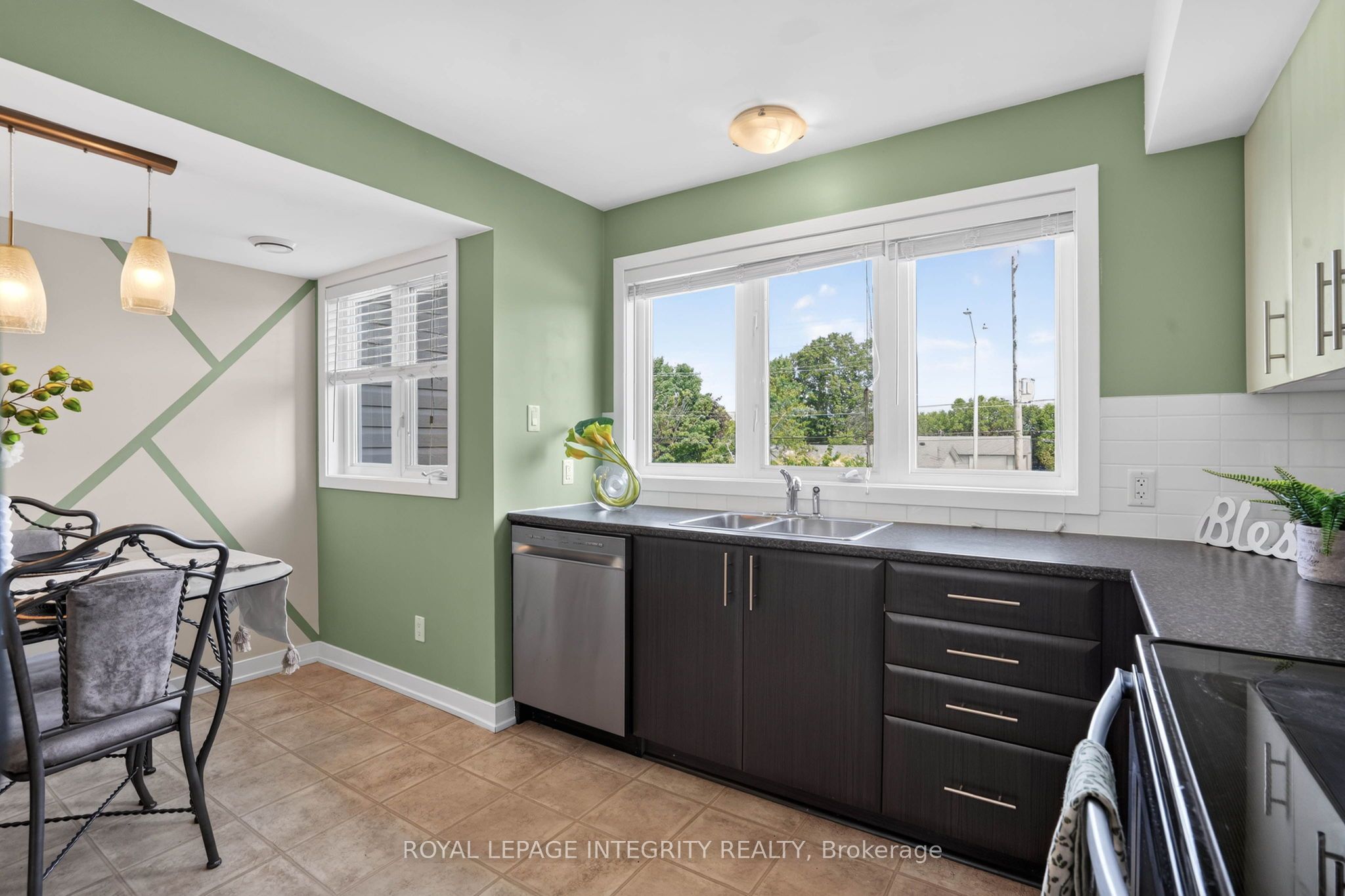 4528 Innes Road C Property Photo 19