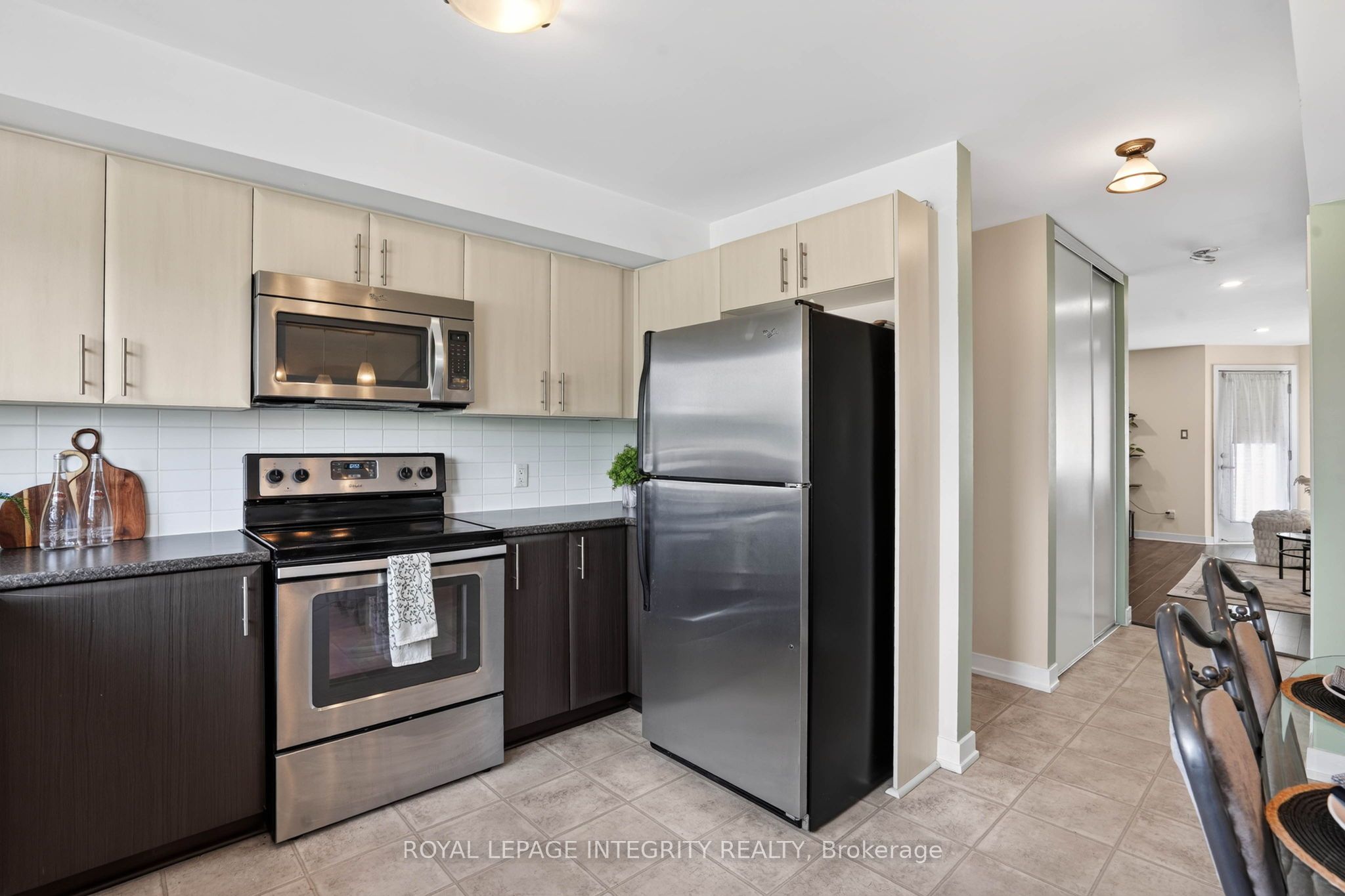 4528 Innes Road C Property Photo 20