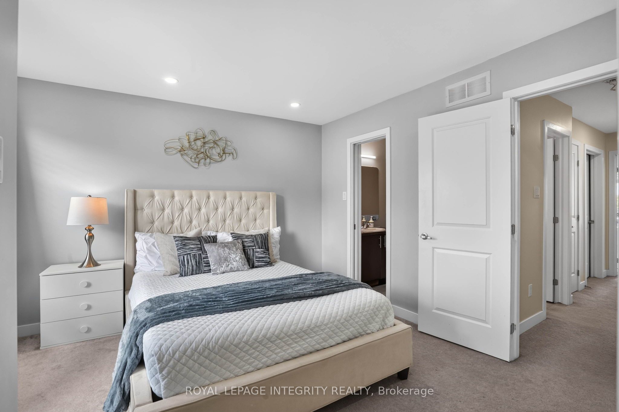 4528 Innes Road C Property Photo 24