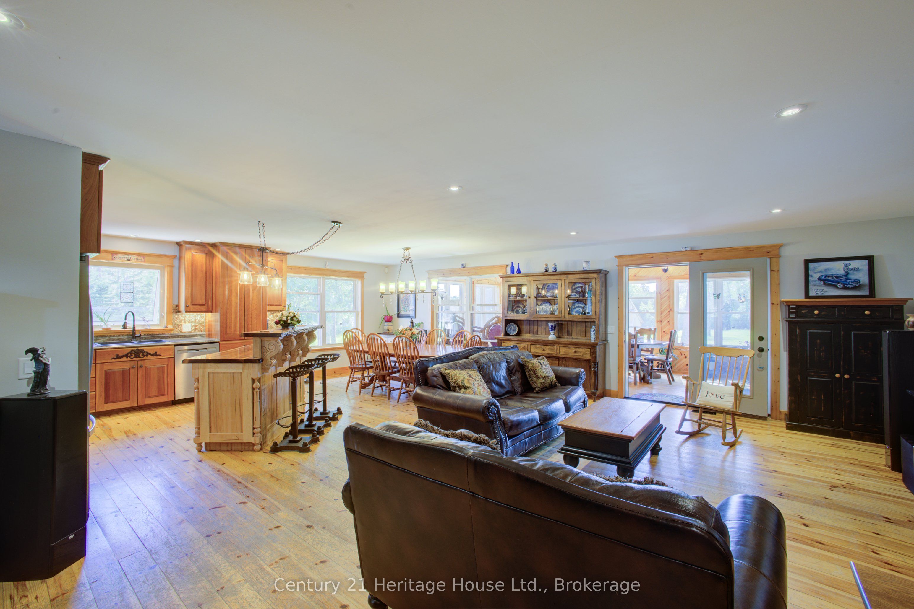 314844 6 Highway Property Photo 18