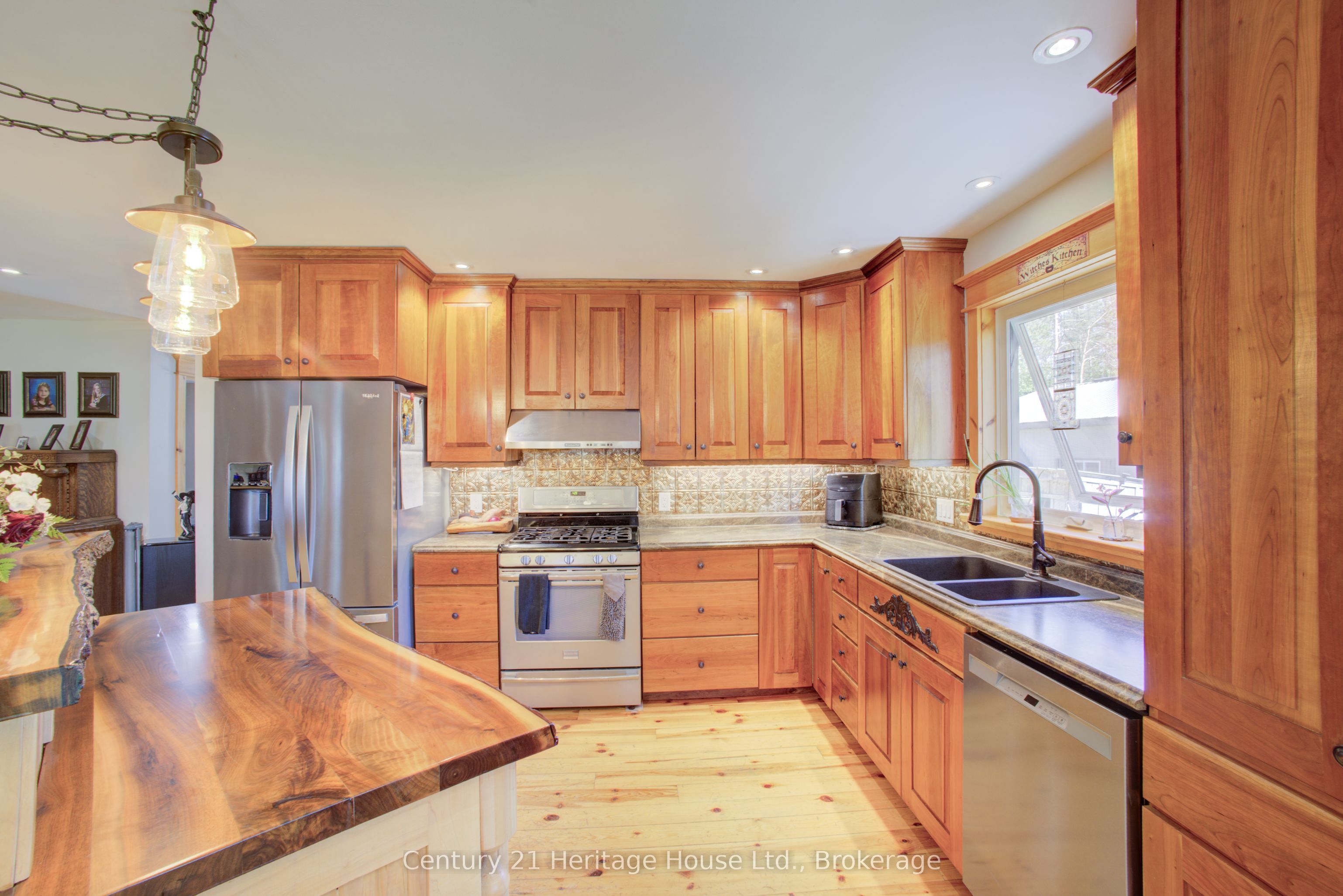 314844 6 Highway Property Photo 25