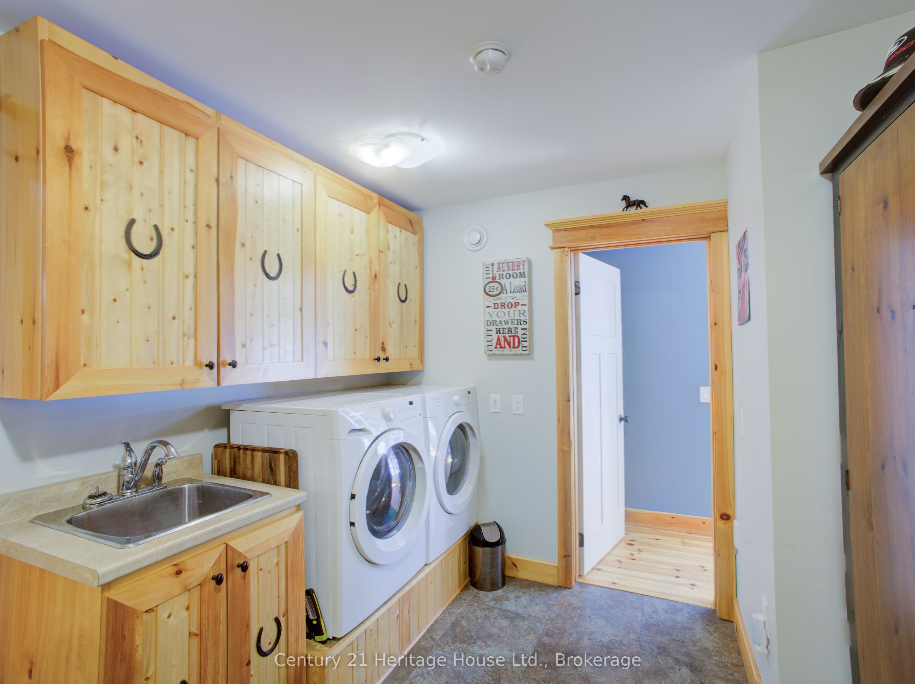 314844 6 Highway Property Photo 29
