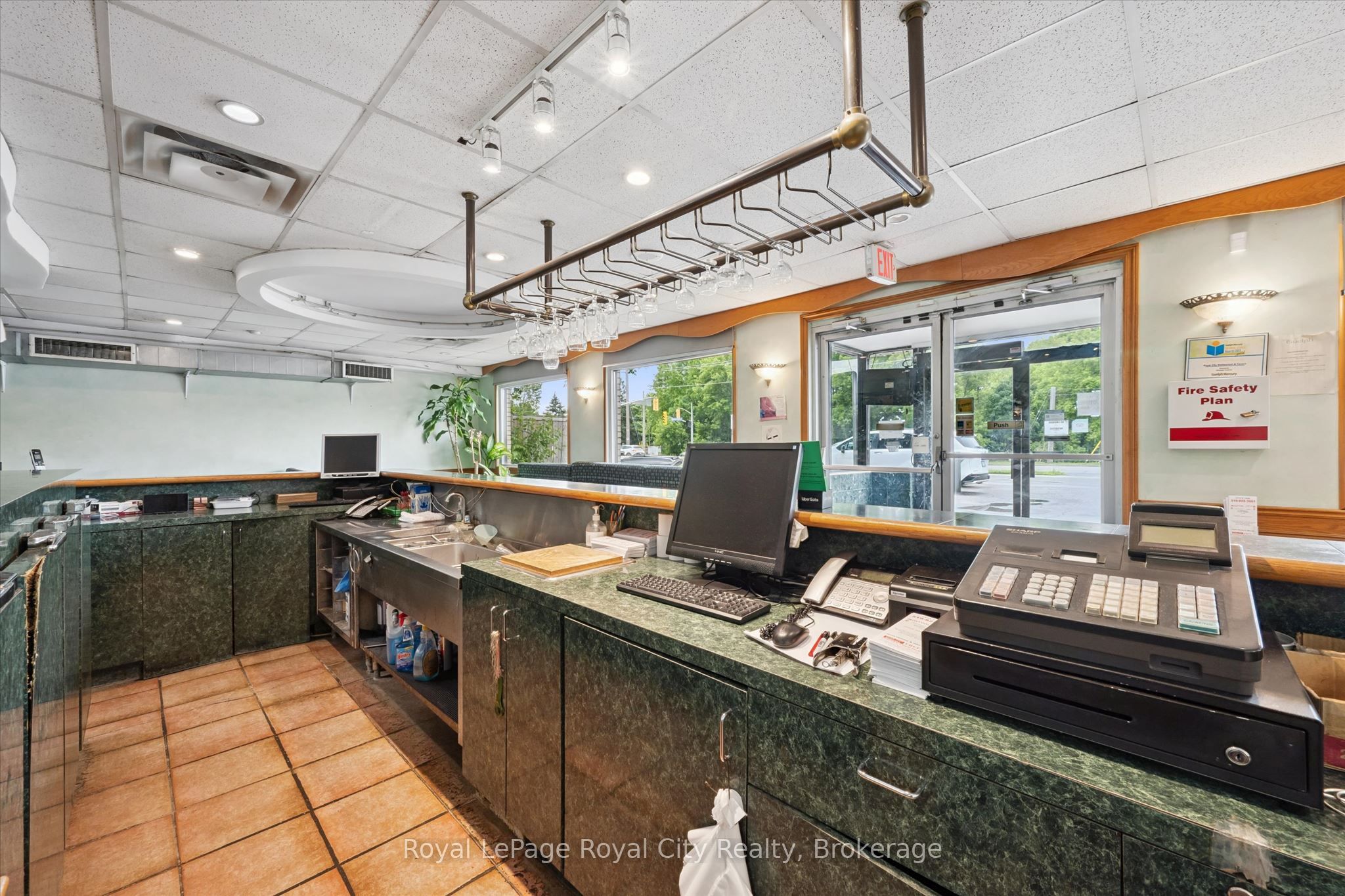 241 Edinburgh Road N Property Photo 4