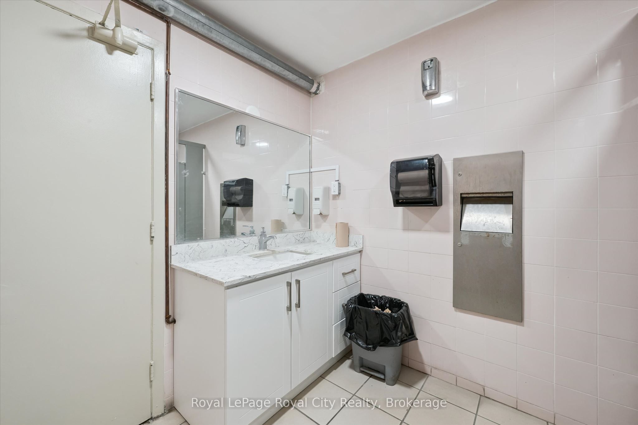 241 Edinburgh Road N Property Photo 16