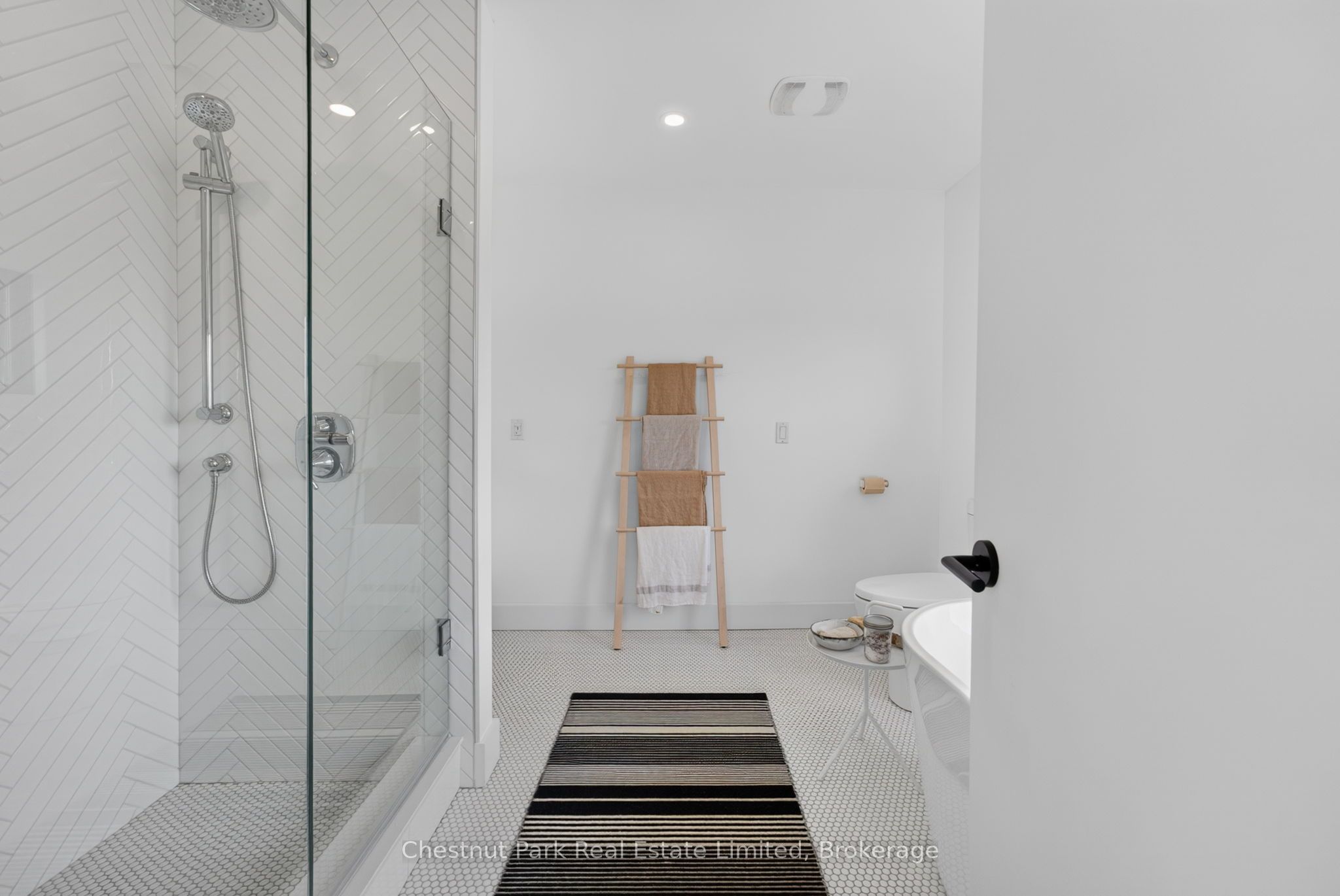 745 Crowes Road Property Photo 15