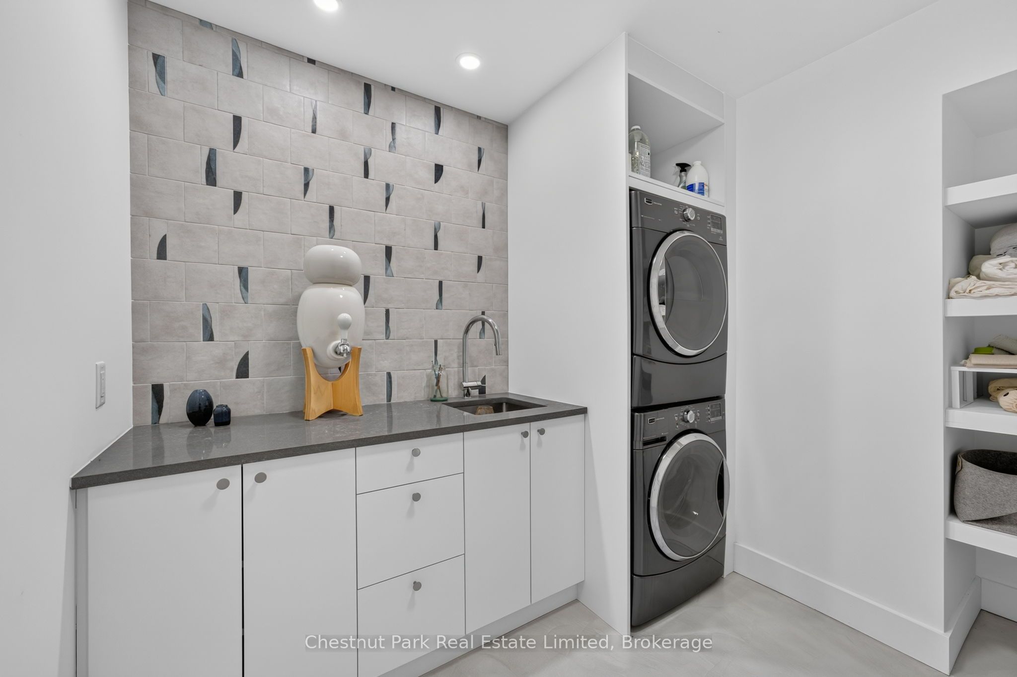 745 Crowes Road Property Photo 25