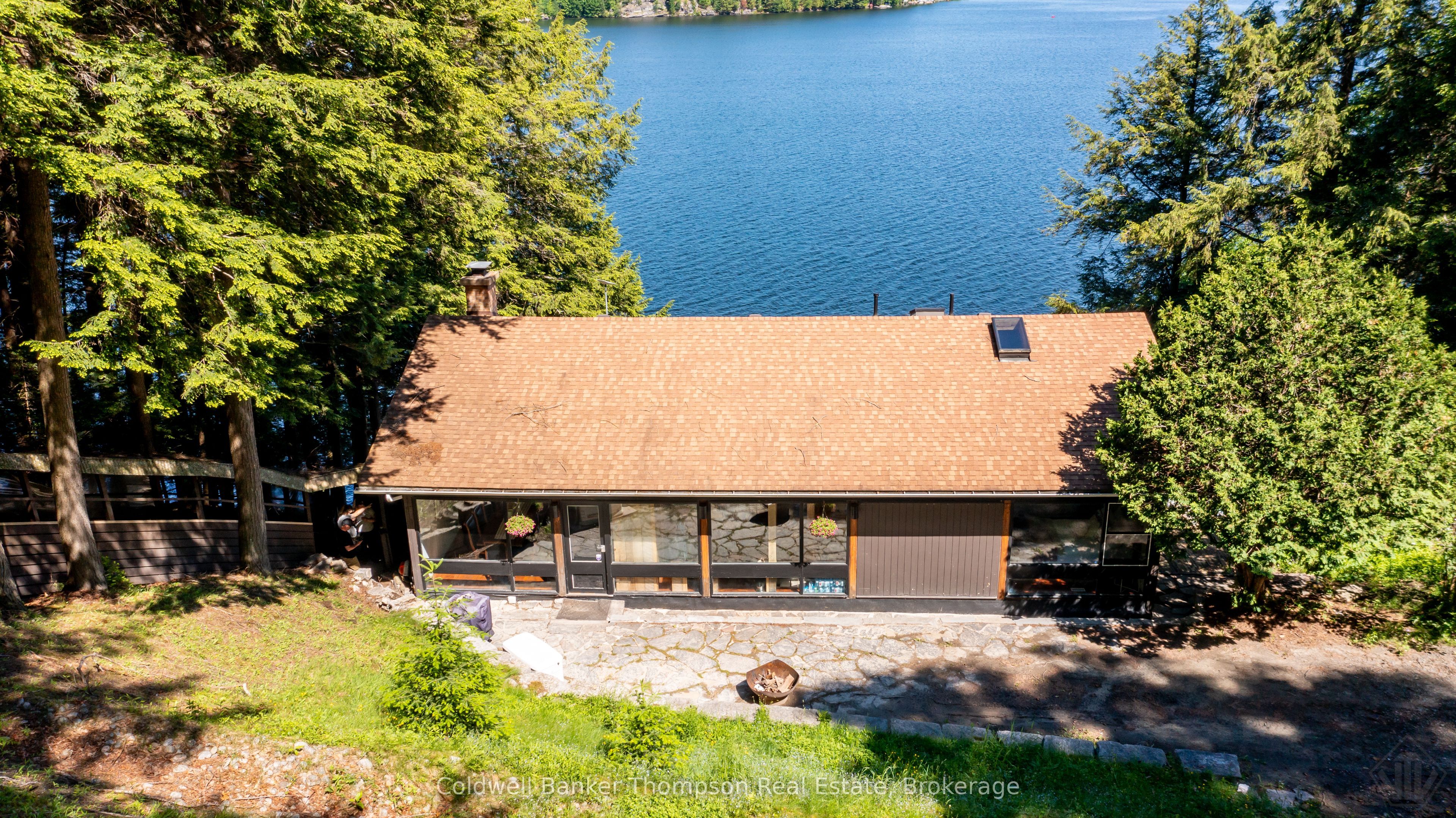 1053 Hemlock Point Lane Property Photo 2