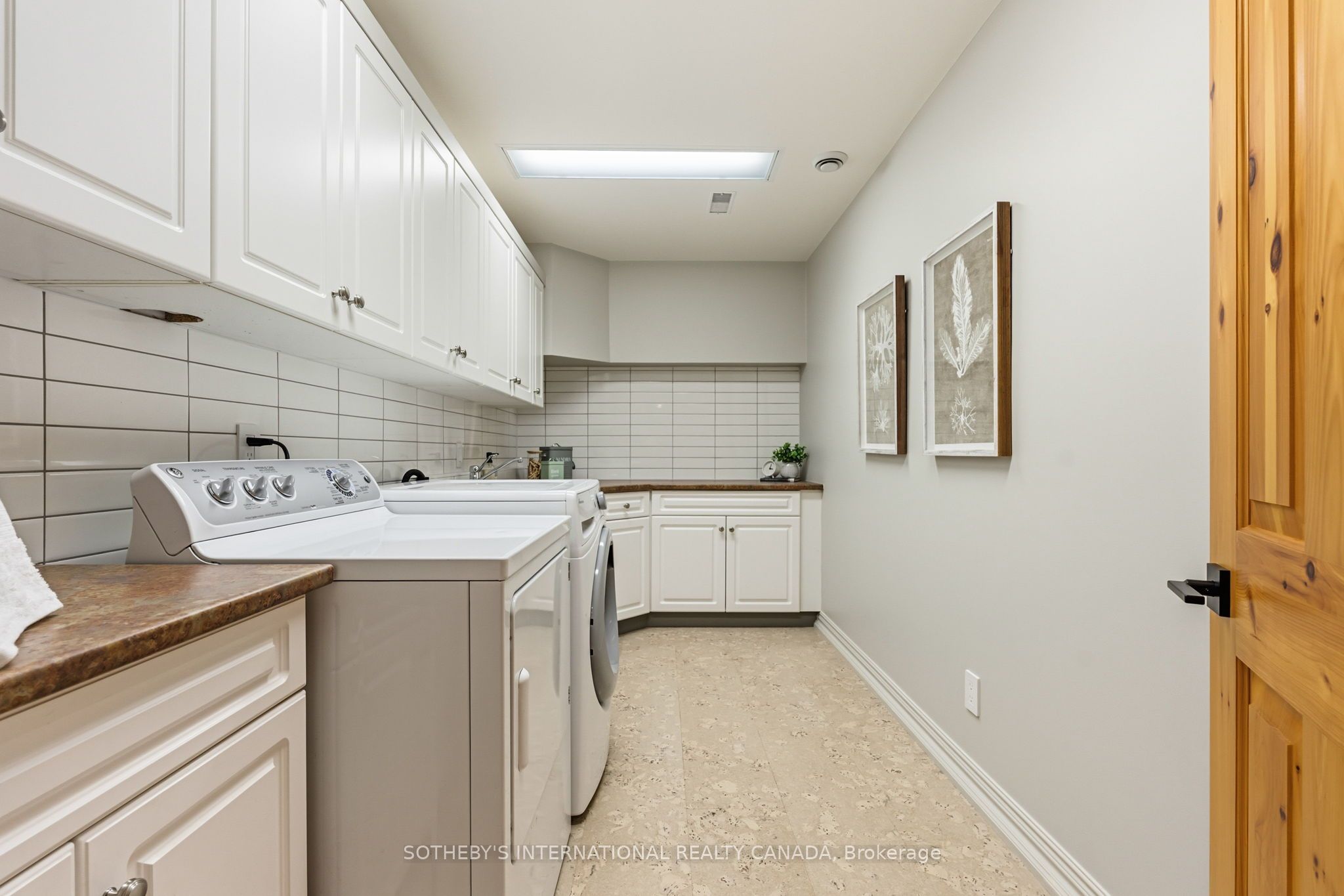 136 Princes Street W Property Photo 49