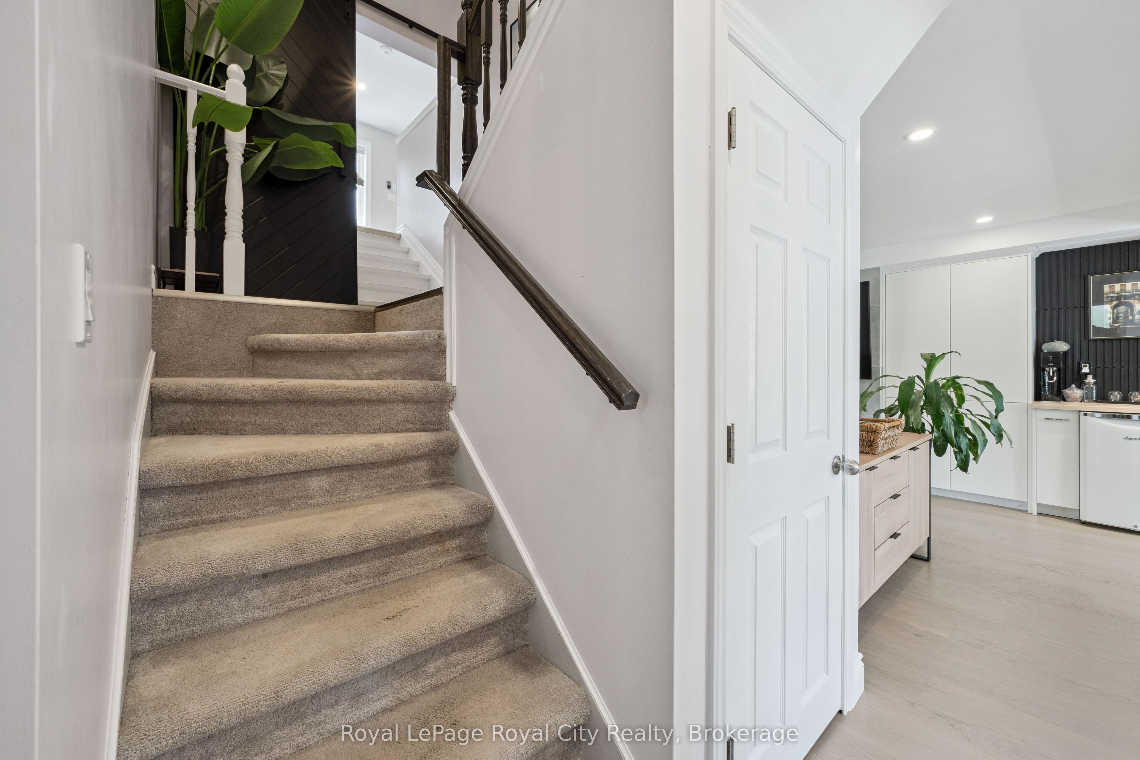 8 Rosewood Avenue Property Photo 19