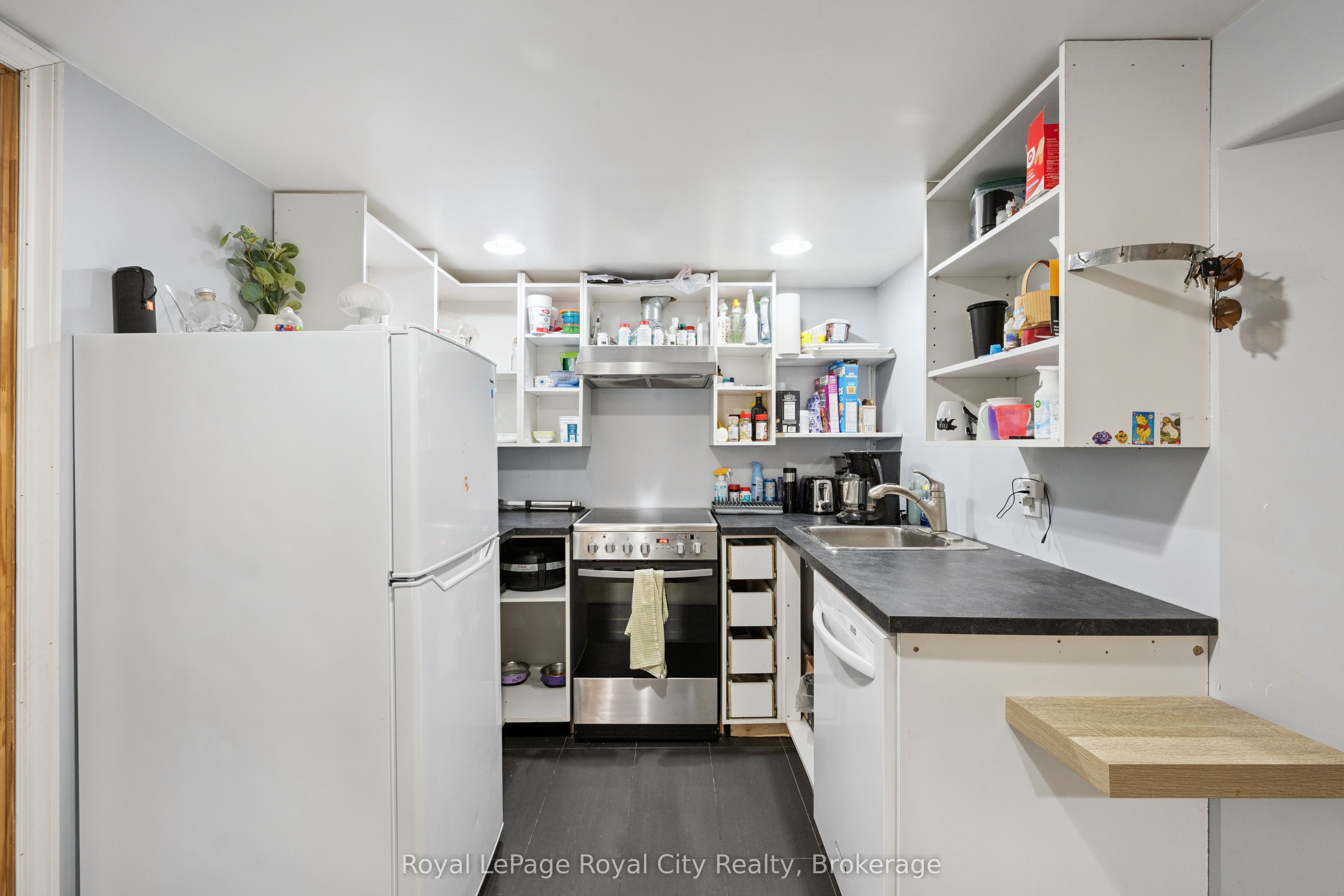 8 Rosewood Avenue Property Photo 34