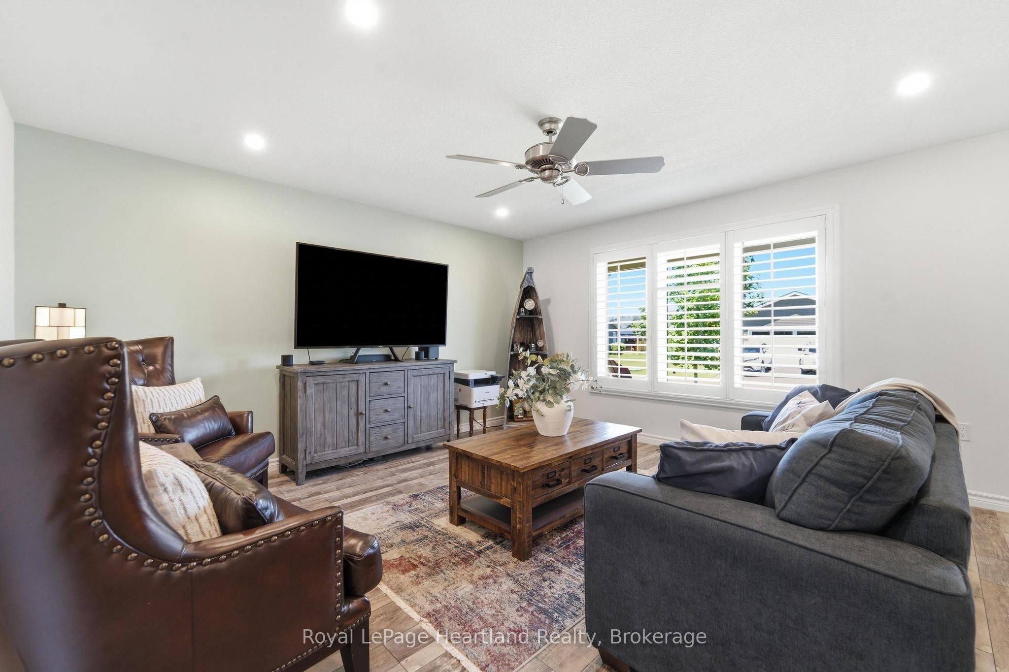 37 Lake Breeze Drive Property Photo 8