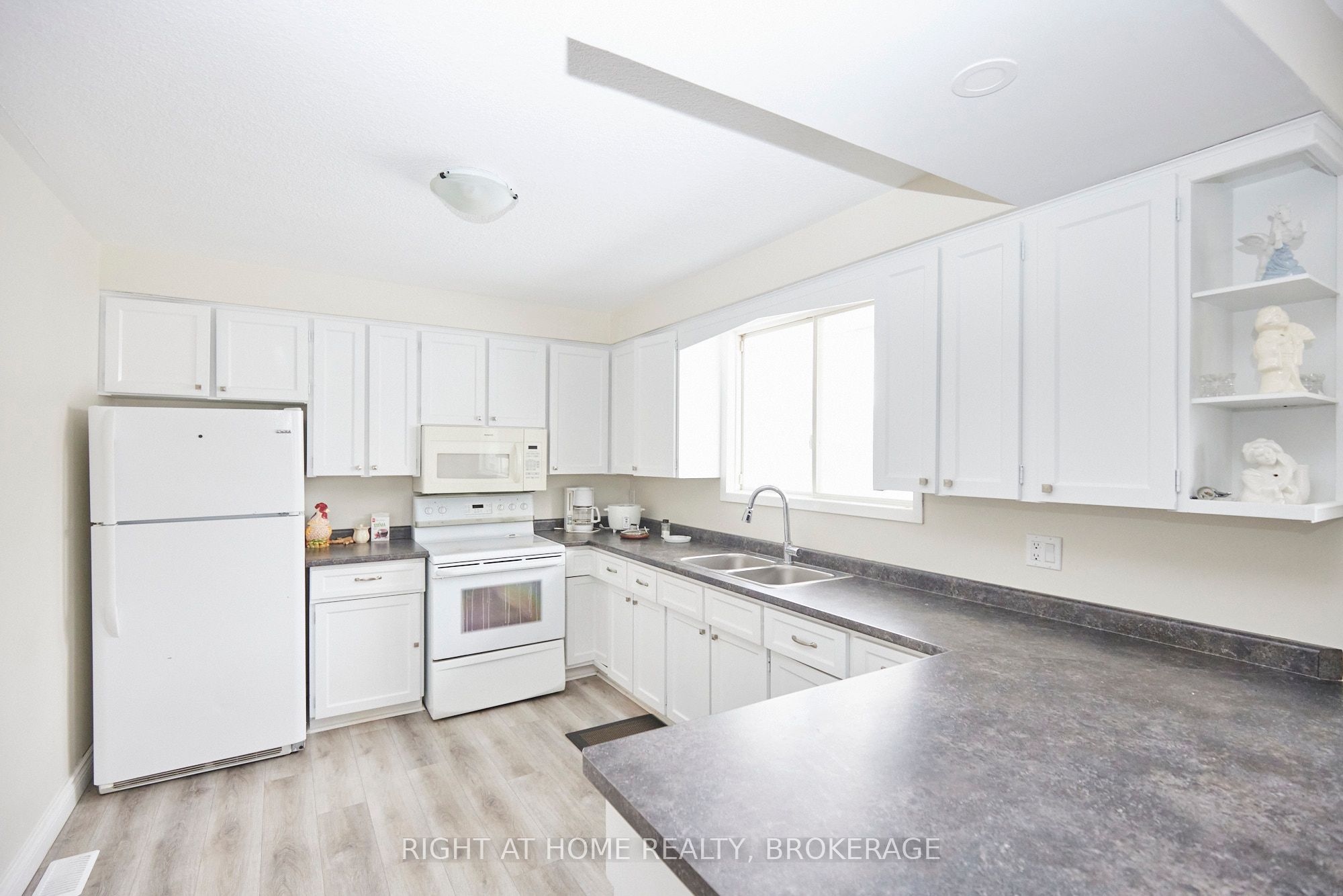 20 Augusta Avenue Property Photo 18