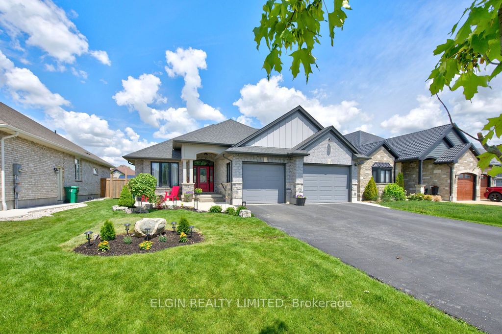 40 Glengariff Drive Property Photo 1