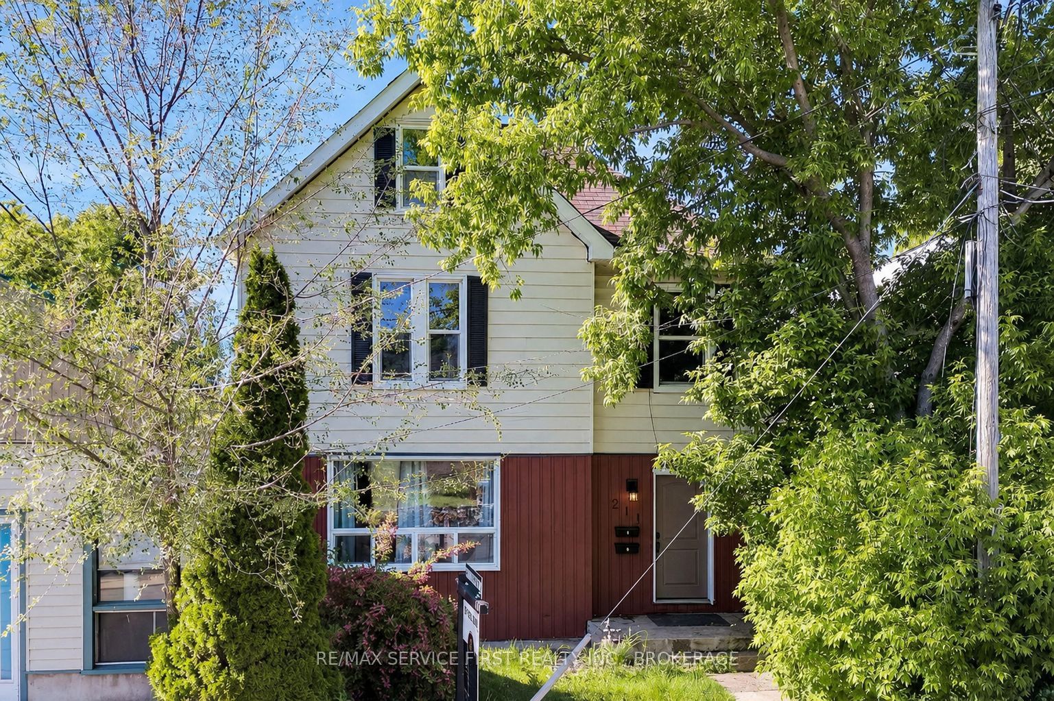 211 RAGLAN Road Property Photo 1