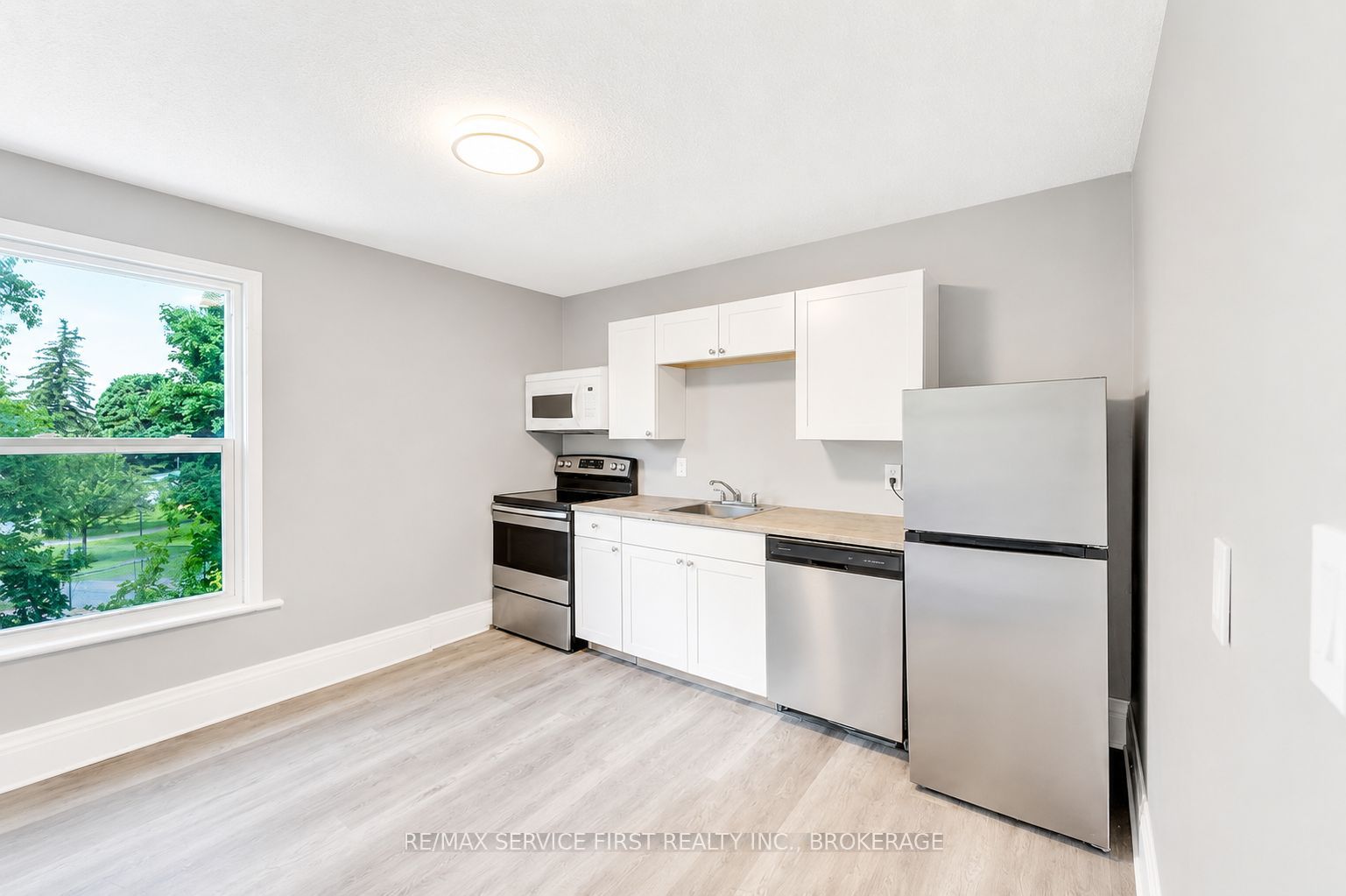 211 Raglan Road Property Photo 4