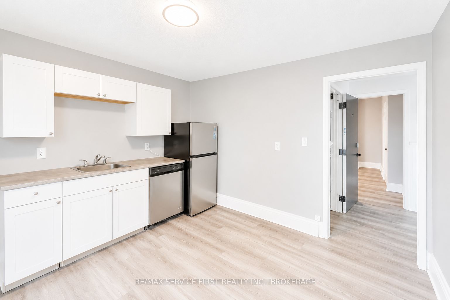 211 Raglan Road Property Photo 6