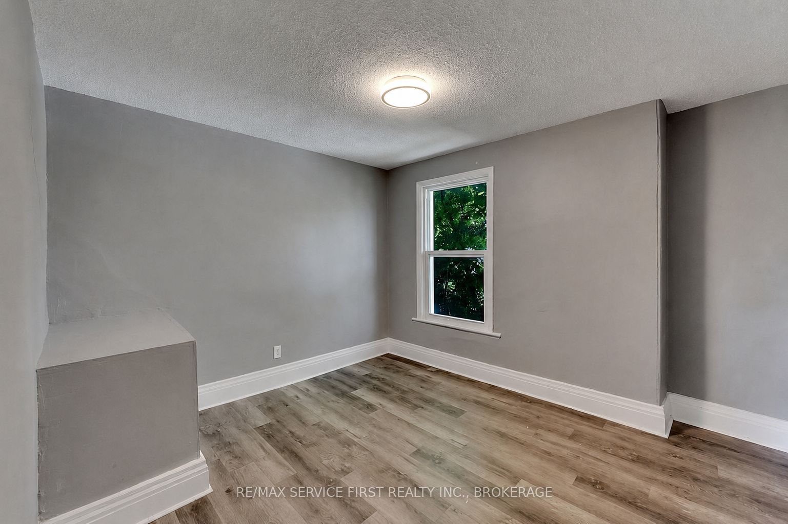 211 Raglan Road Property Photo 7