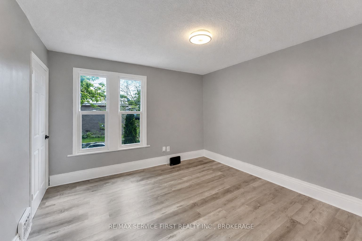 211 Raglan Road Property Photo 8